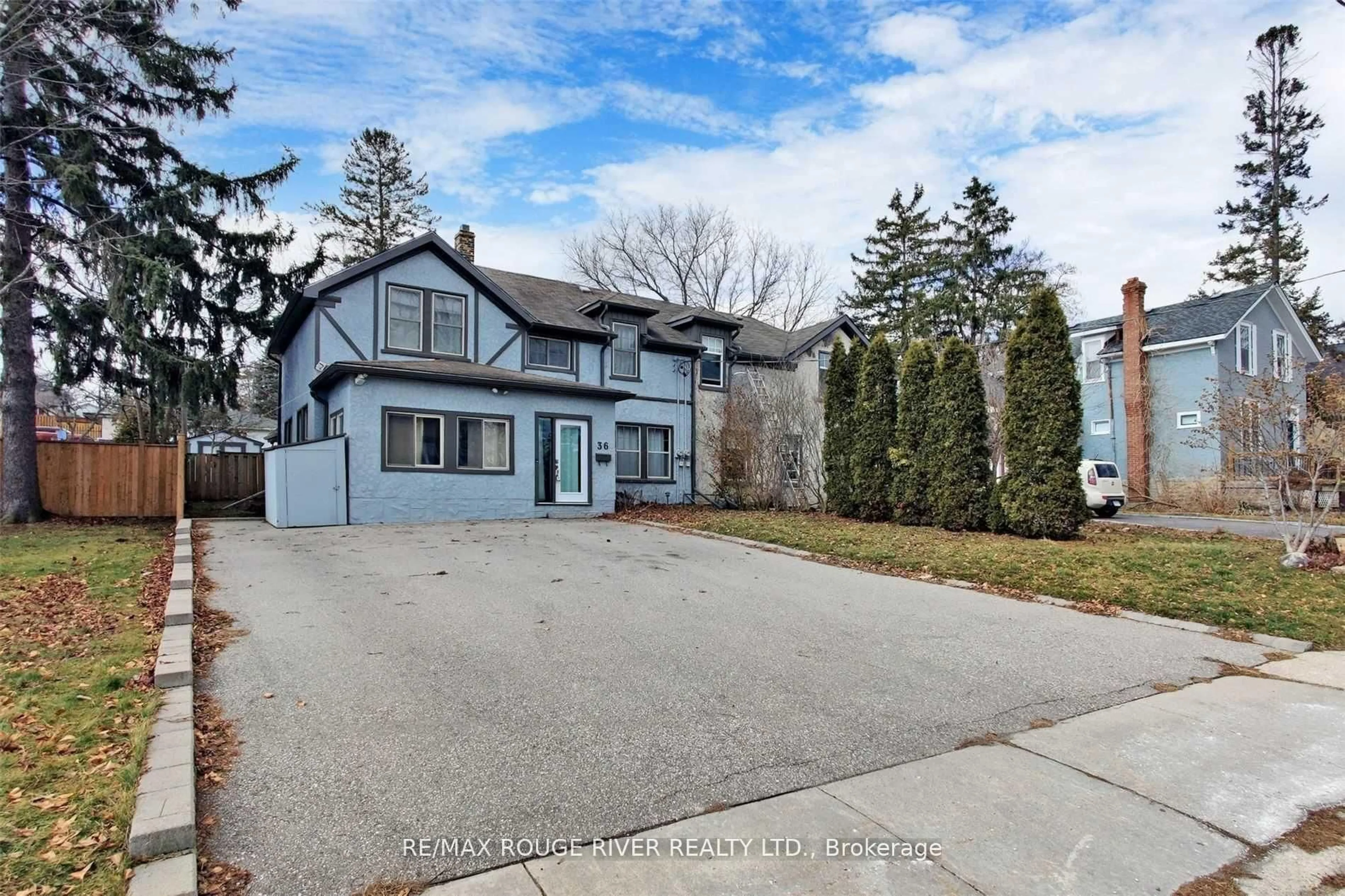 Unknown for 36 John St, Cambridge Ontario N1S 2V4