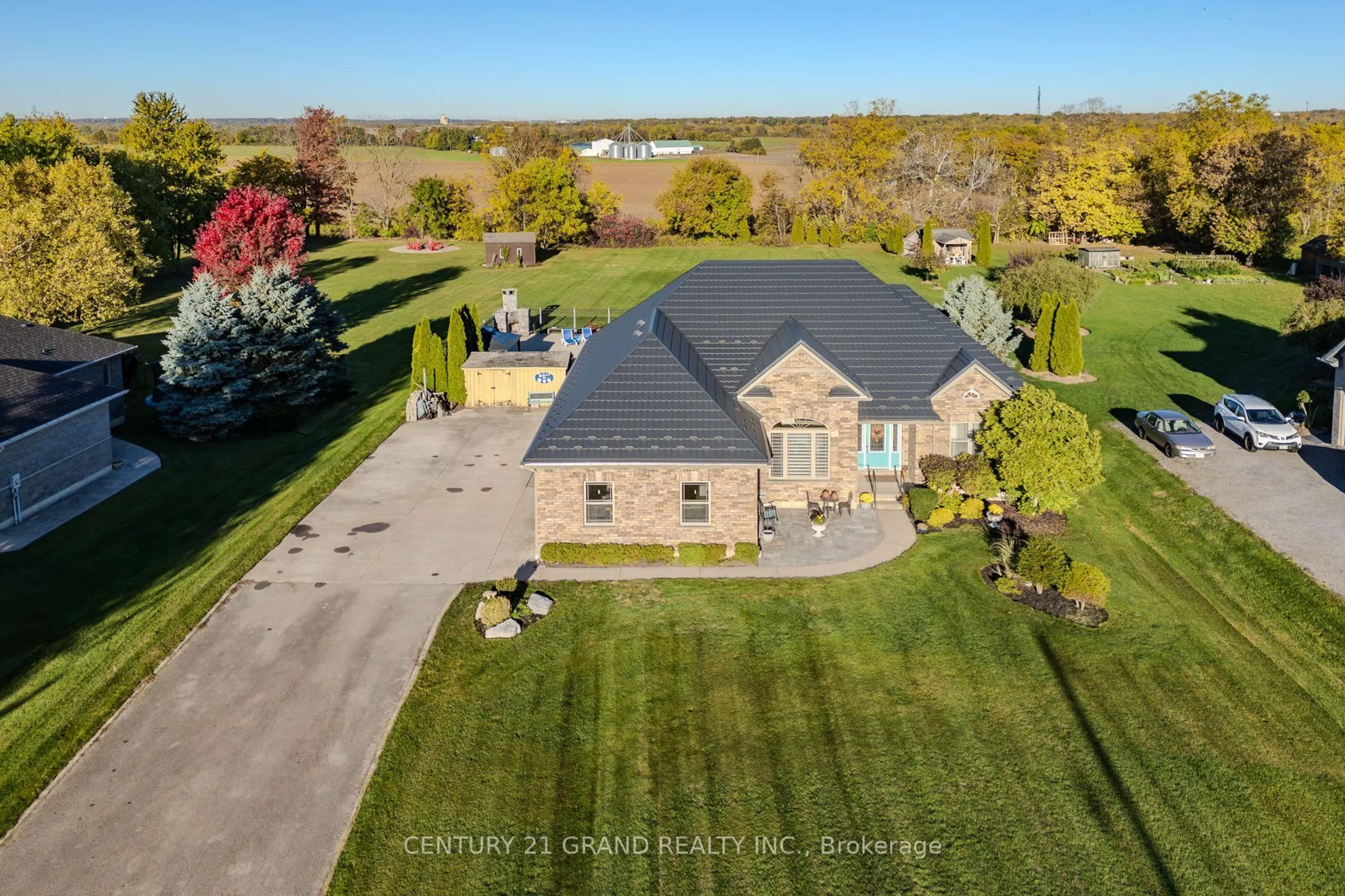 A pic from outside/outdoor area/front of a property/back of a property/a pic from drone, unknown for 315 Brant County Road 18 Rd, Brantford Ontario N3T 5L9