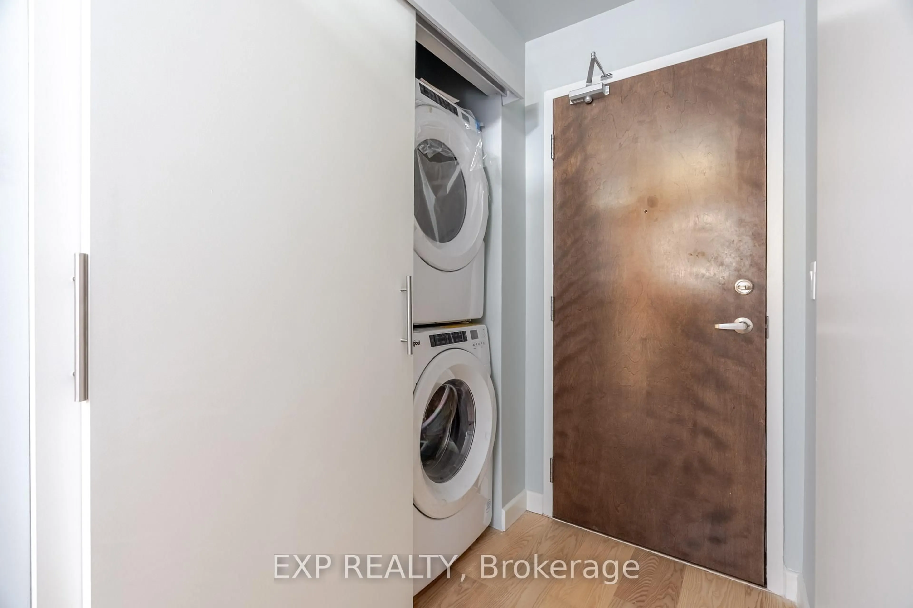 Laundry room for 179 GEORGE St #907, Ottawa Ontario K1N 1J8