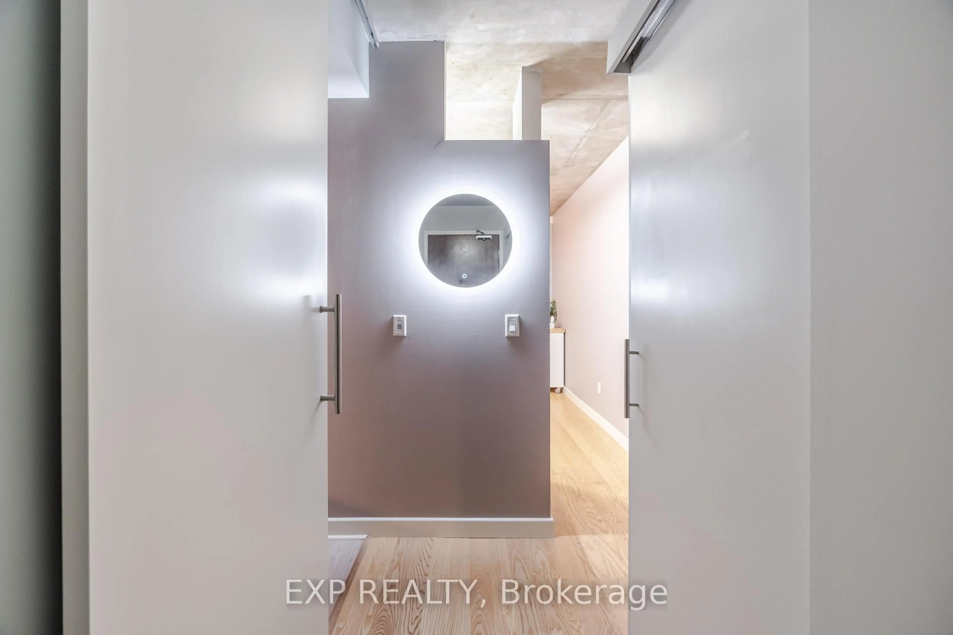 Indoor entryway for 179 GEORGE St #907, Ottawa Ontario K1N 1J8