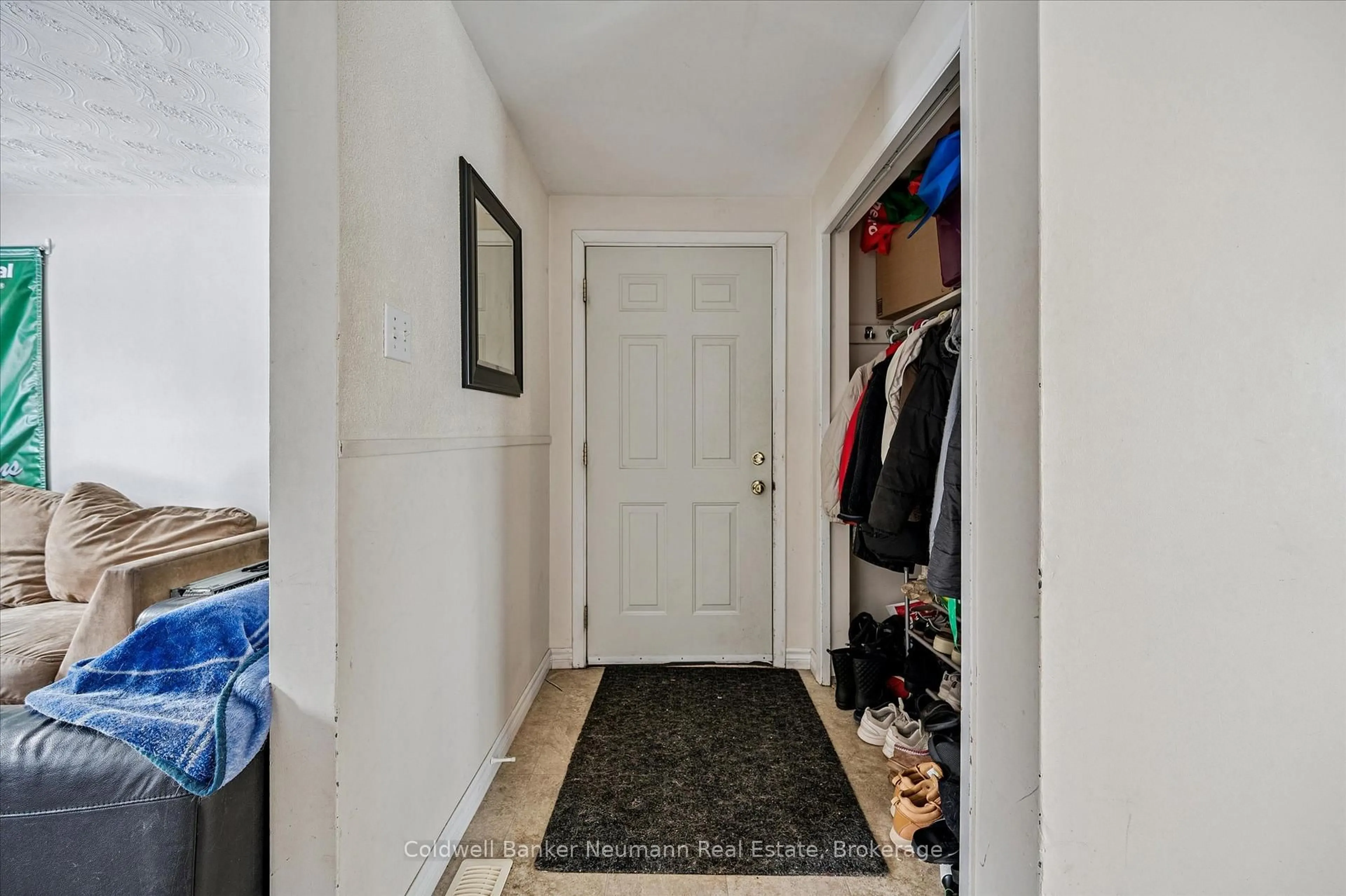 Indoor entryway for 385 Cole Rd, Guelph Ontario N1G 3E9