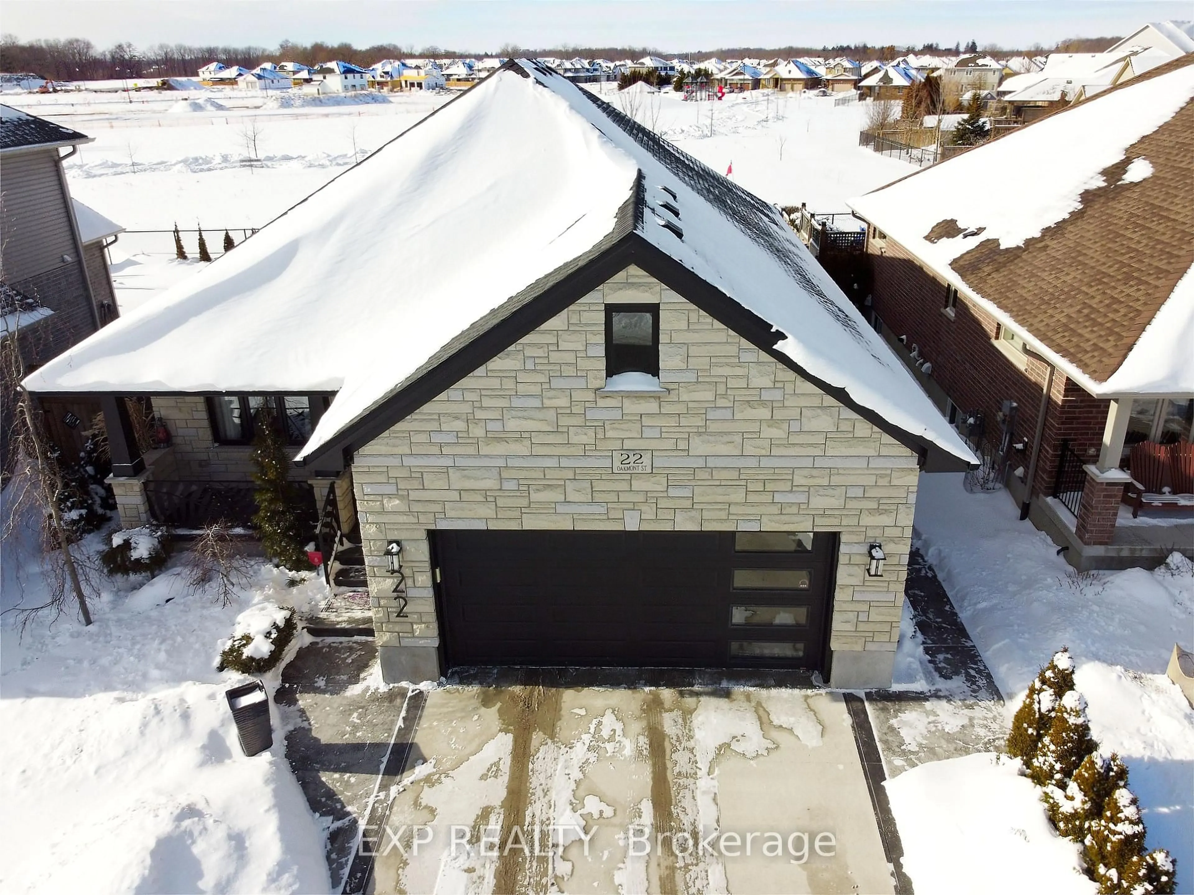 A pic from outside/outdoor area/front of a property/back of a property/a pic from drone, building for 22 Oakmont St, St. Thomas Ontario N5R 0G3