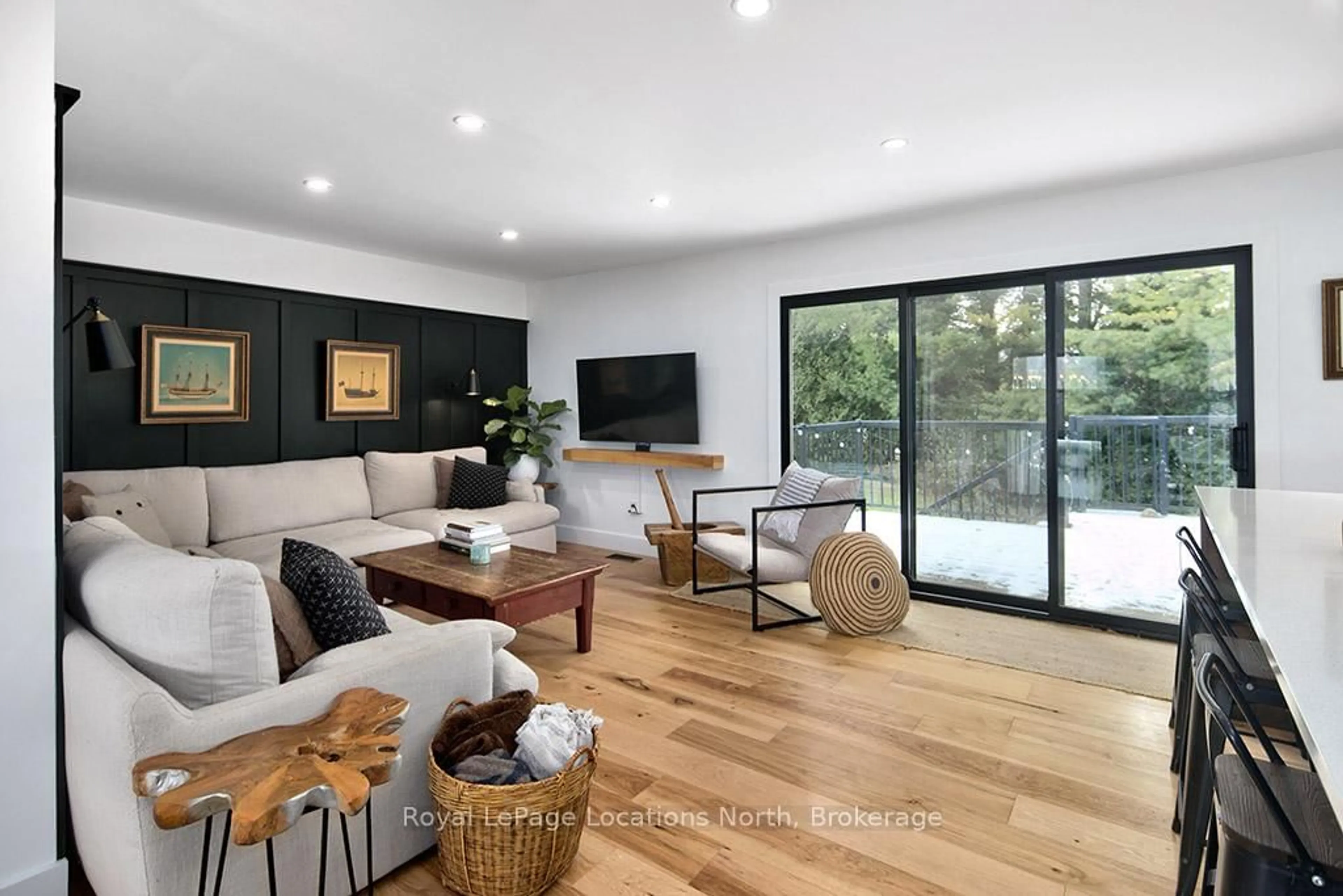 Living room with furniture, wood/laminate floor for 9 Shirley Crt, Blue Mountains Ontario N0H 2P0