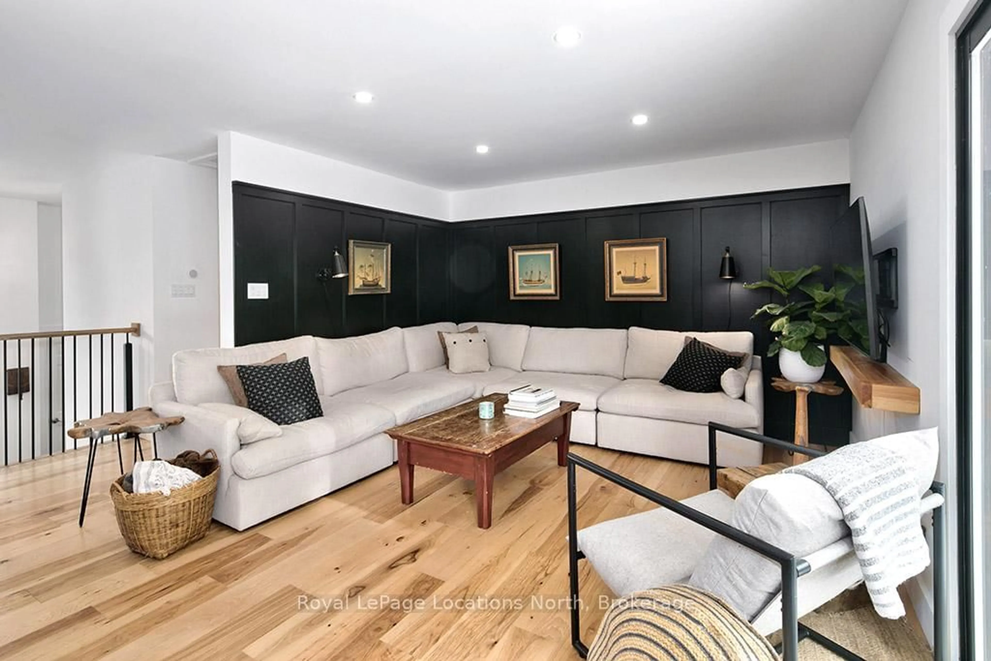 Living room with furniture, wood/laminate floor for 9 Shirley Crt, Blue Mountains Ontario N0H 2P0