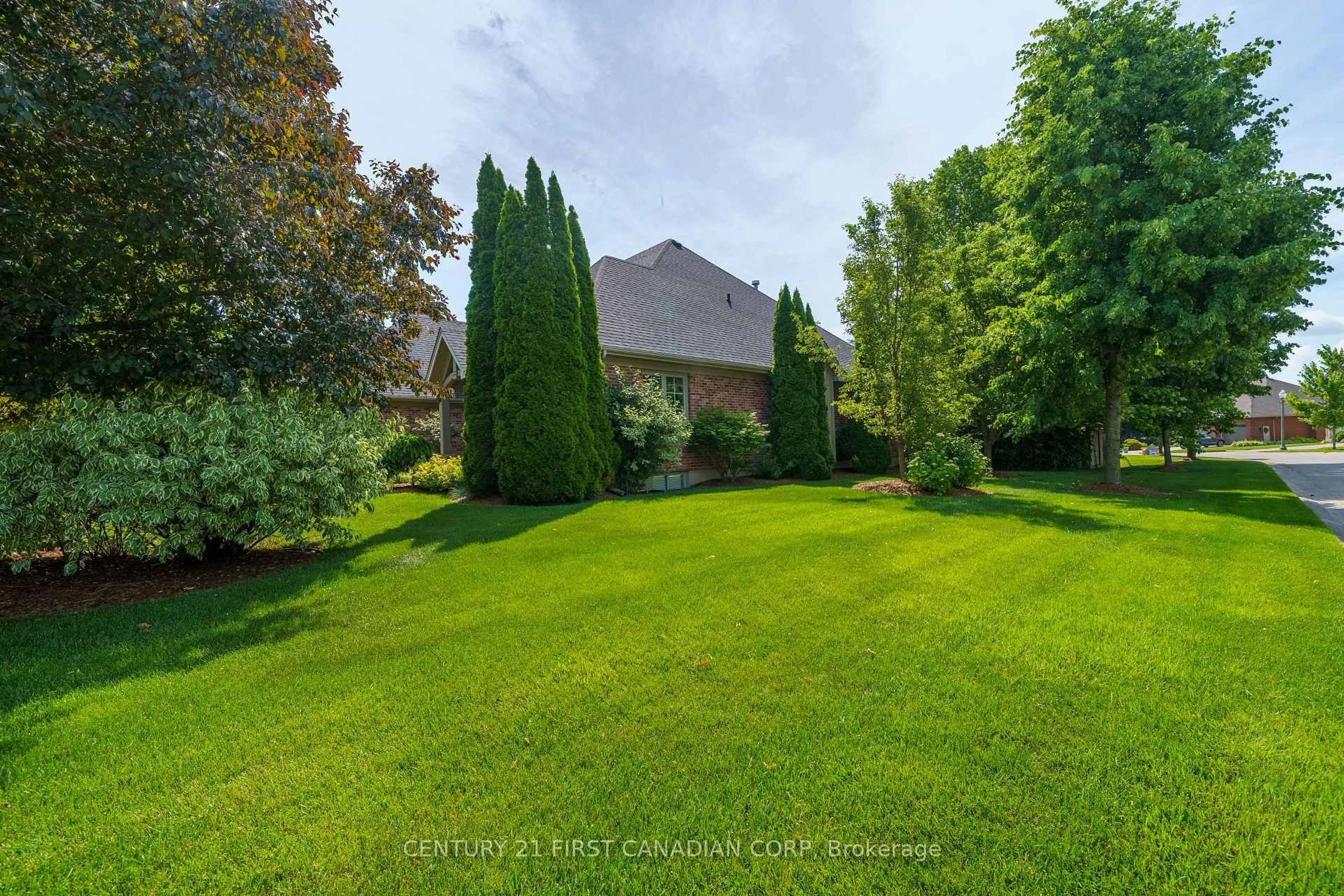 A pic from outside/outdoor area/front of a property/back of a property/a pic from drone, unknown for 2091 Valleyrun Blvd, London North Ontario N6G 5M7