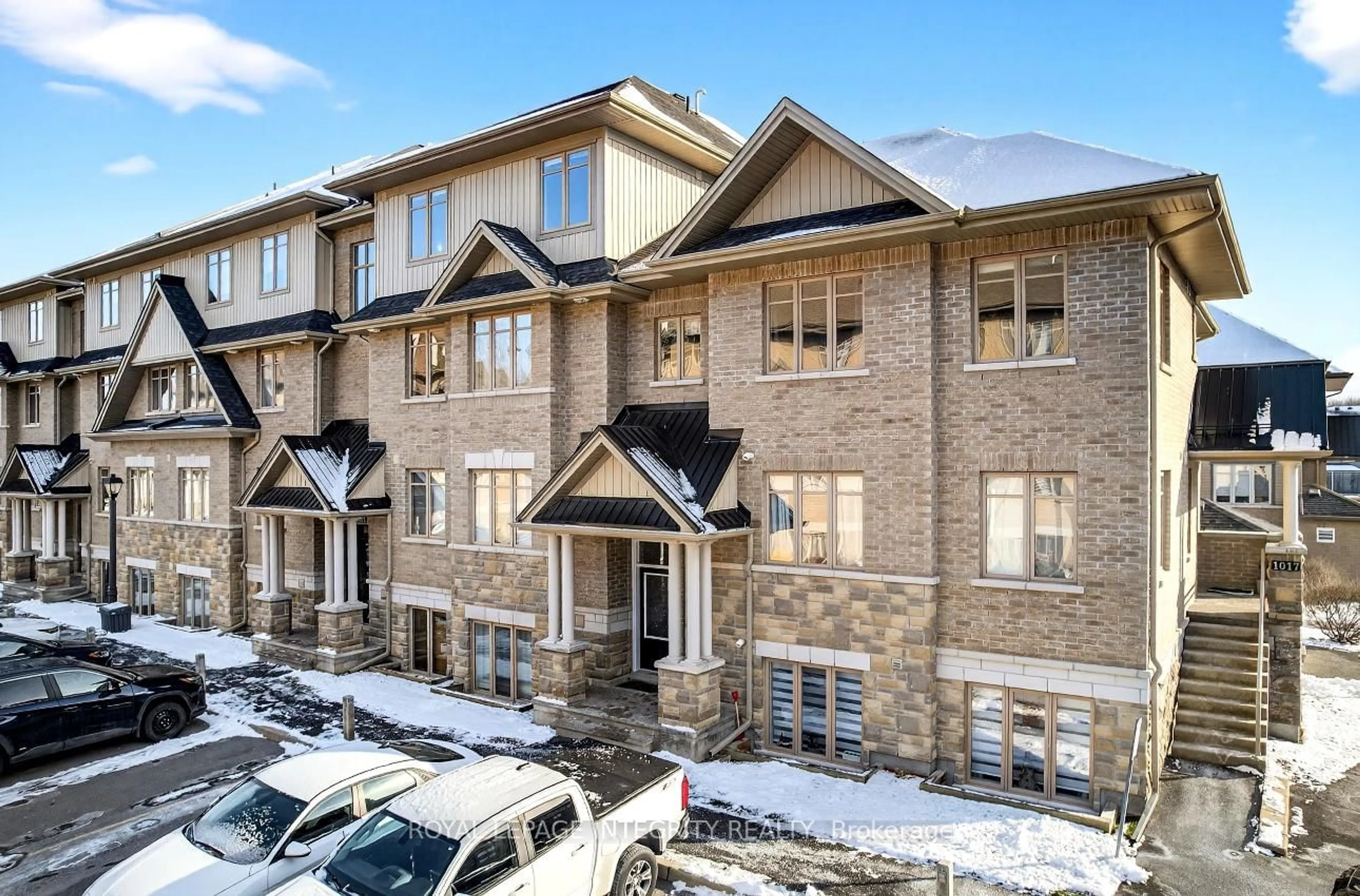 A pic from outside/outdoor area/front of a property/back of a property/a pic from drone, unknown for 1015 Beryl Private #B, Ottawa Ontario K1V 2M4