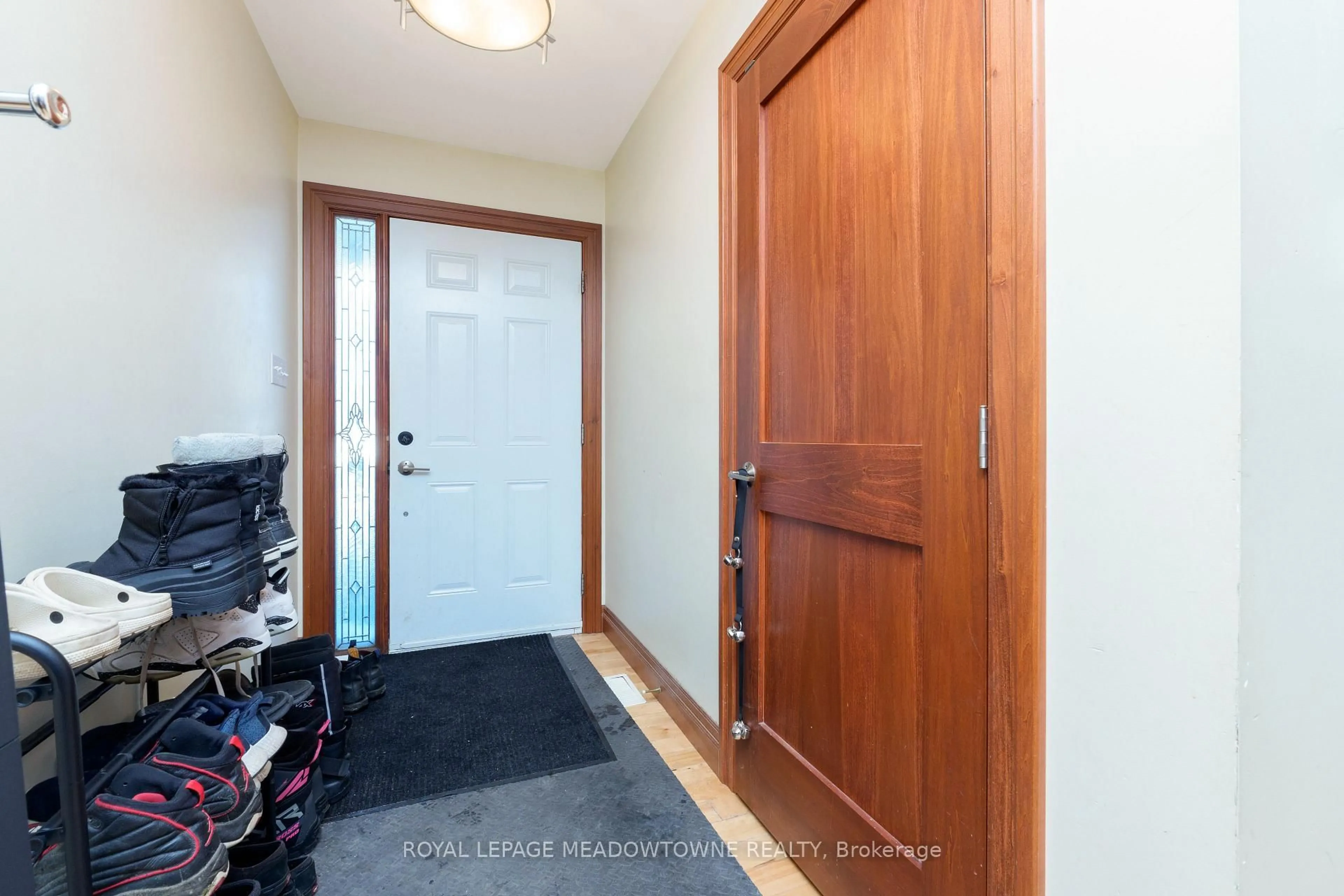 Indoor entryway for 9341 Sideroad 9, Erin Ontario L7J 2L8