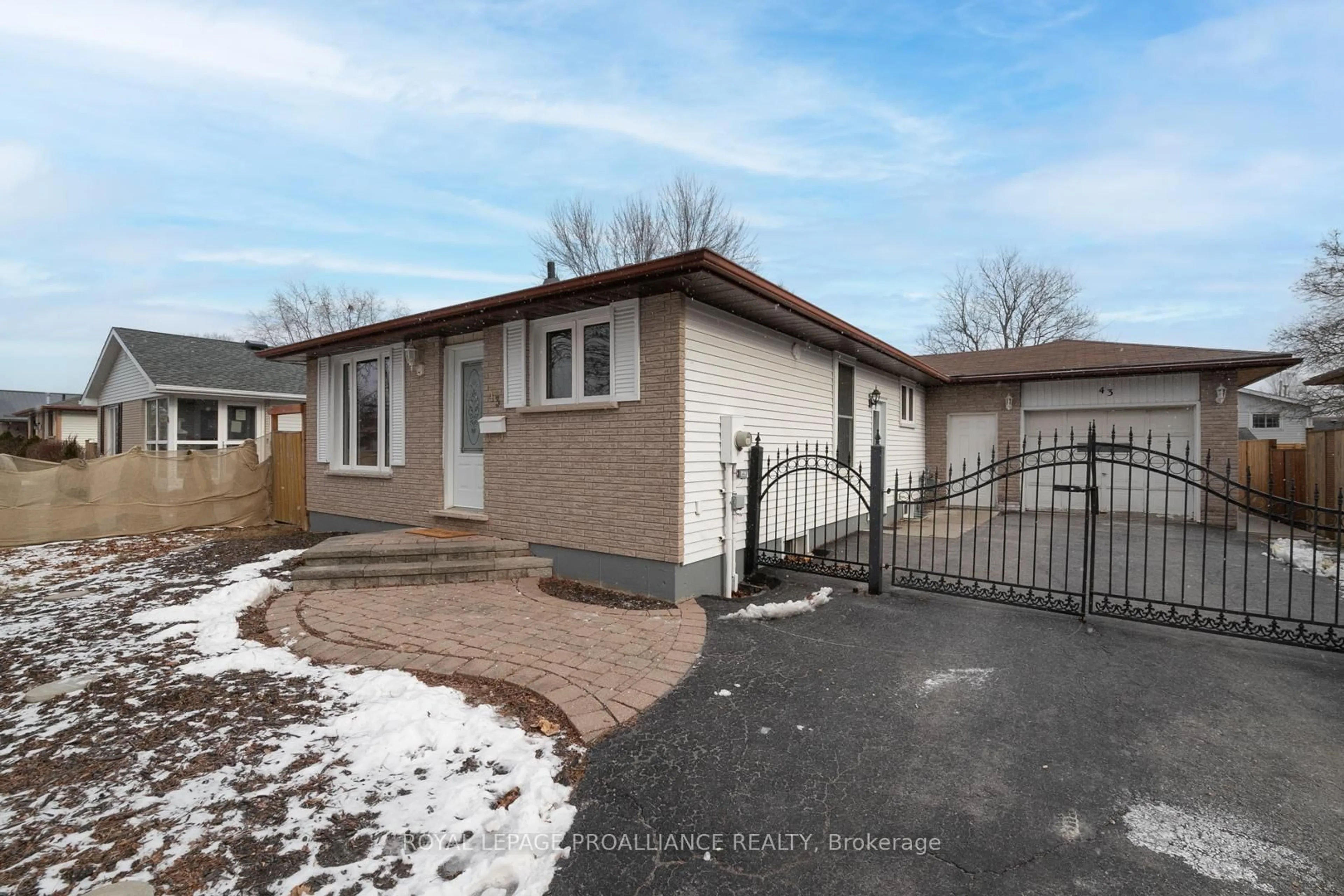 A pic from outside/outdoor area/front of a property/back of a property/a pic from drone, street for 43 Alnet Dr, Belleville Ontario K8P 4W3