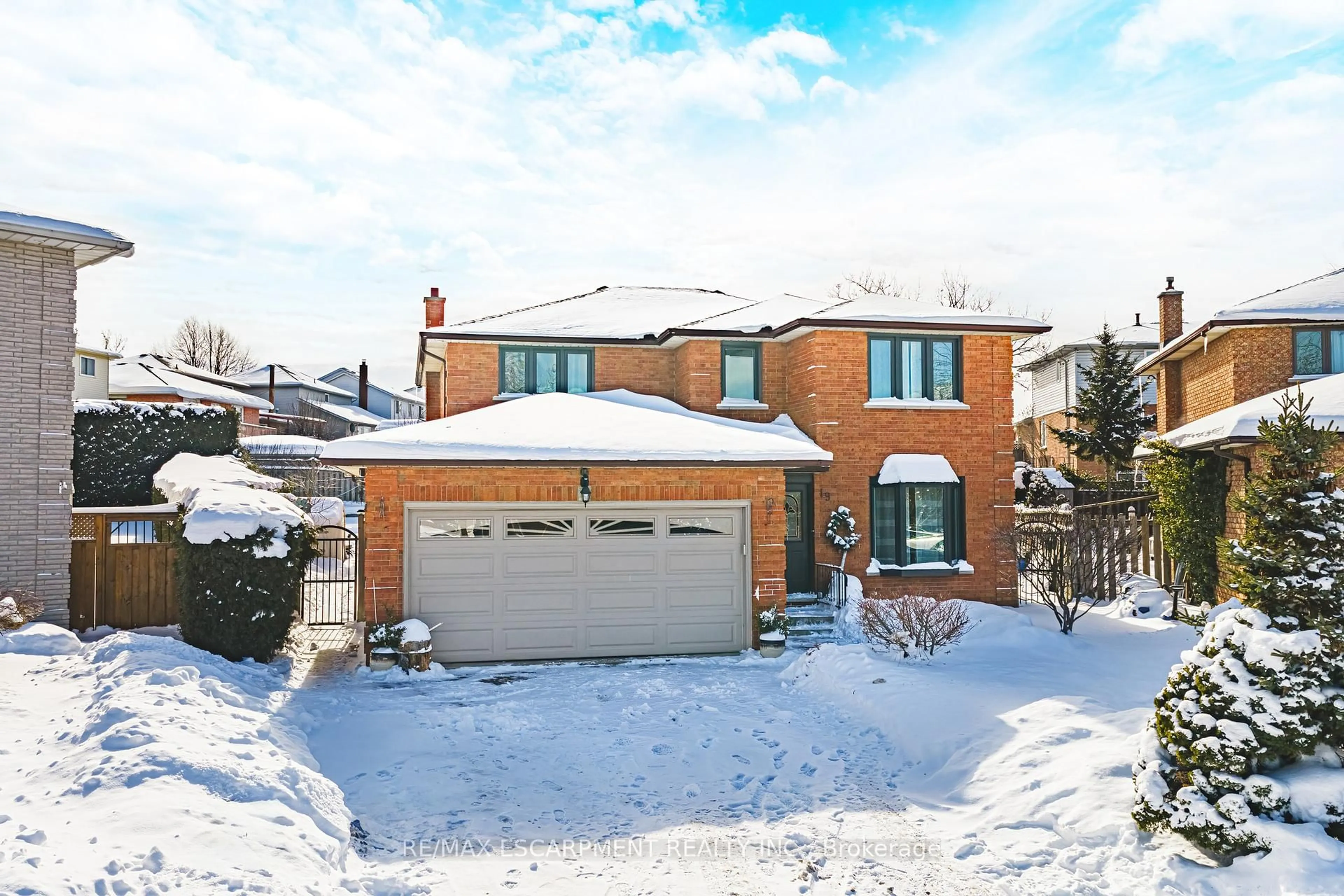Home with brick exterior material, street for 19 Glenhaven Crt, Hamilton Ontario L9C 7G4