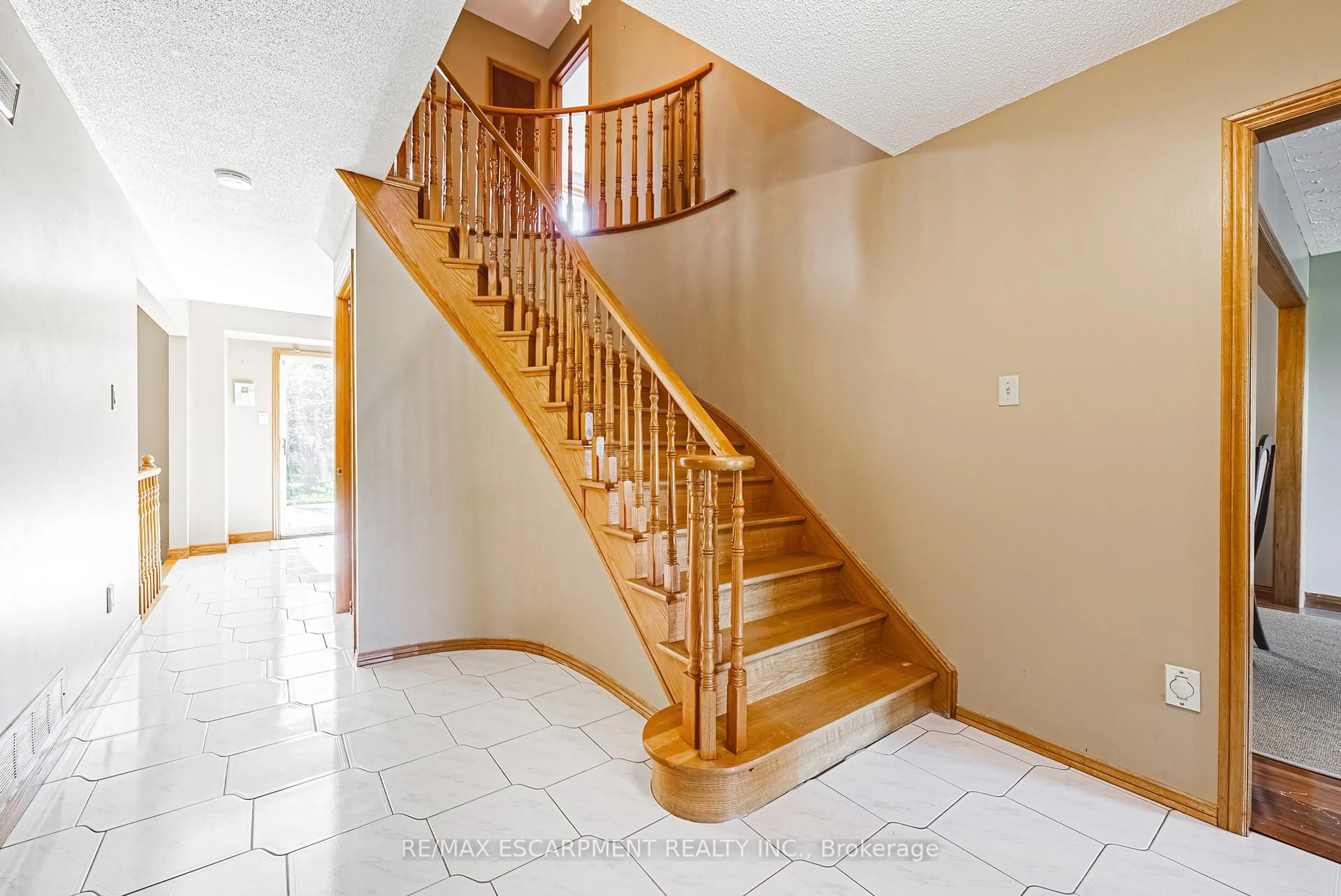 Unknown for 19 Glenhaven Crt, Hamilton Ontario L9C 7G4