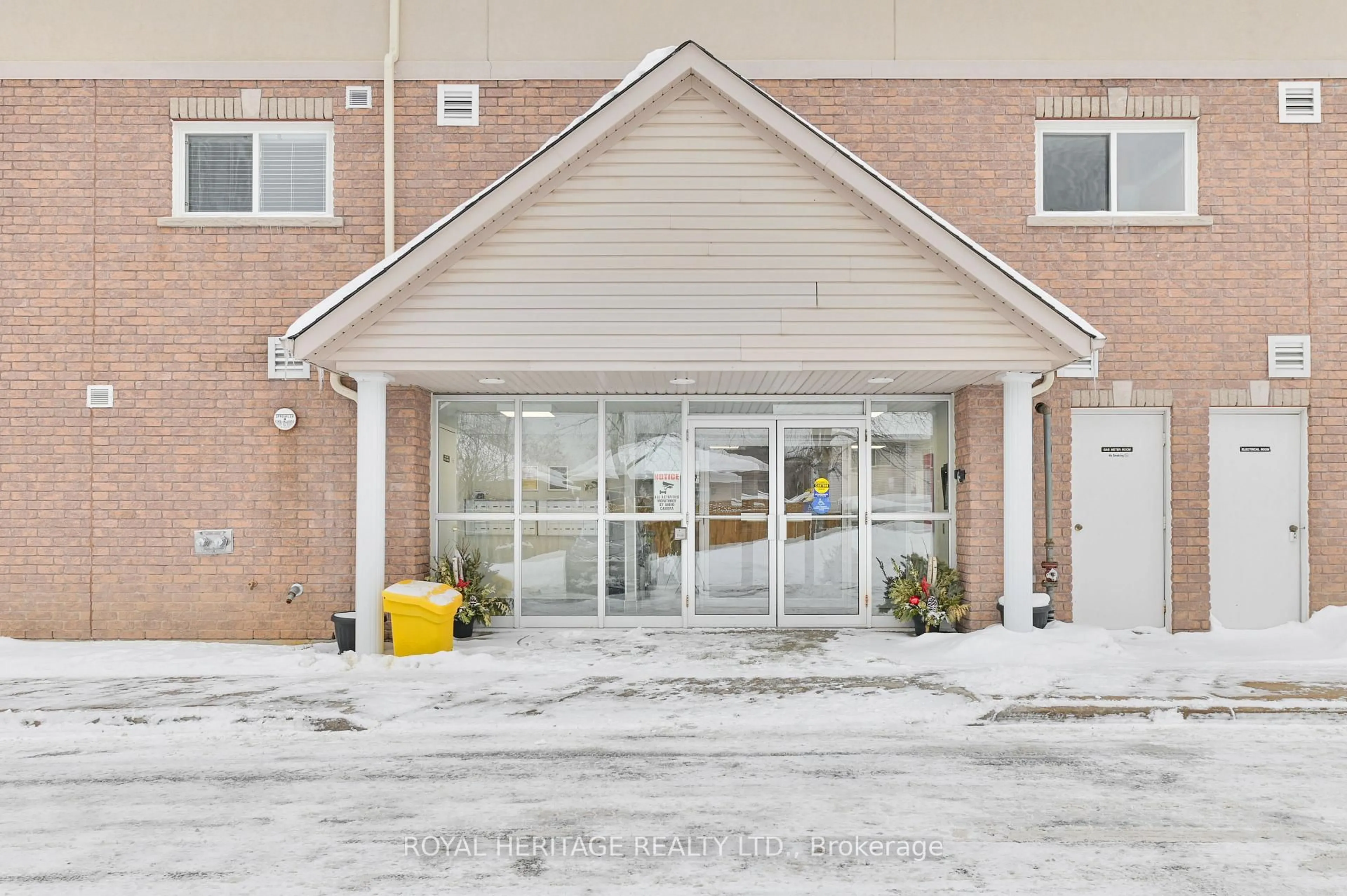 Indoor foyer for 841 Battell St #204, Cobourg Ontario K9A 0B9