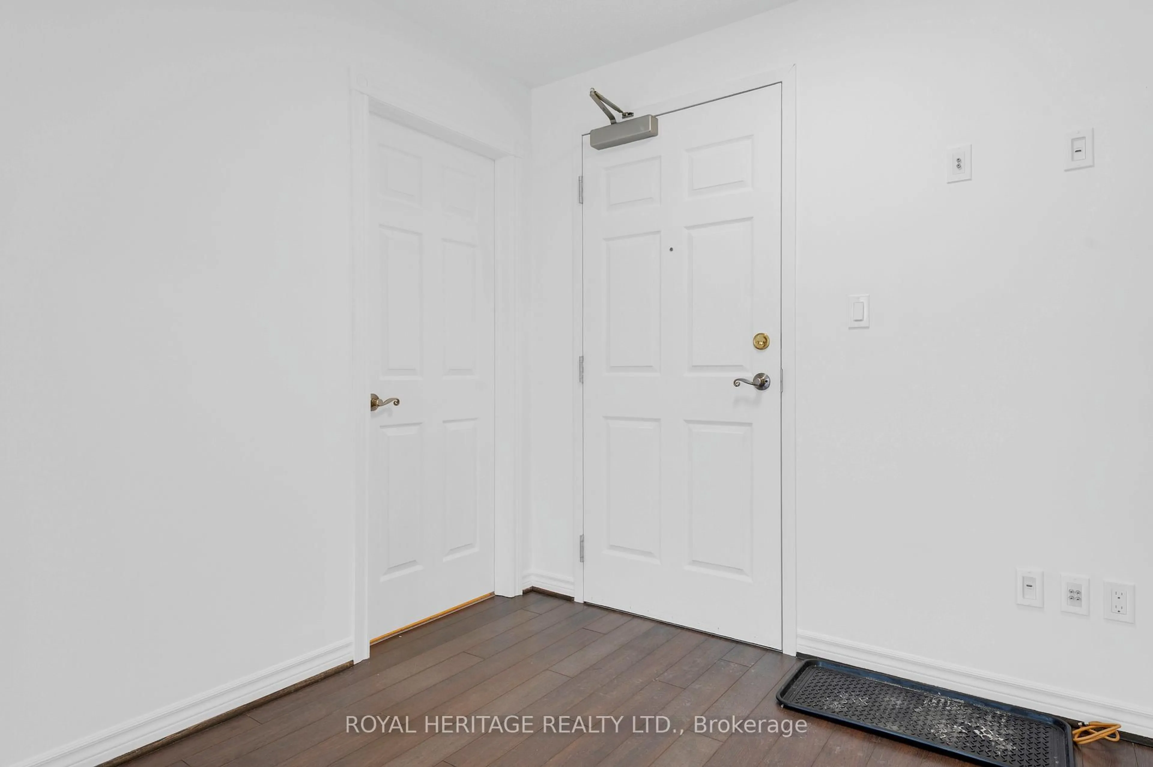 Indoor entryway for 841 Battell St #204, Cobourg Ontario K9A 0B9
