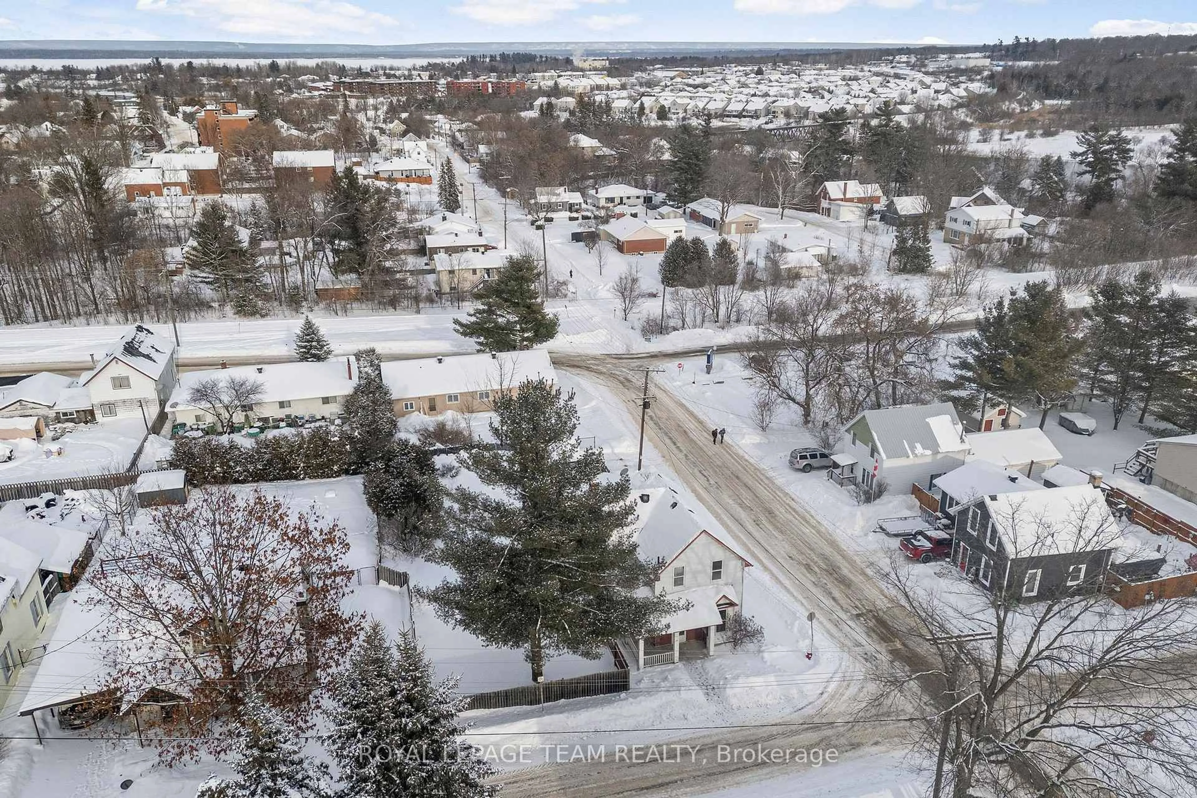 A pic from outside/outdoor area/front of a property/back of a property/a pic from drone, street for 48 Havey St, Braeside Ontario K7S 1G7
