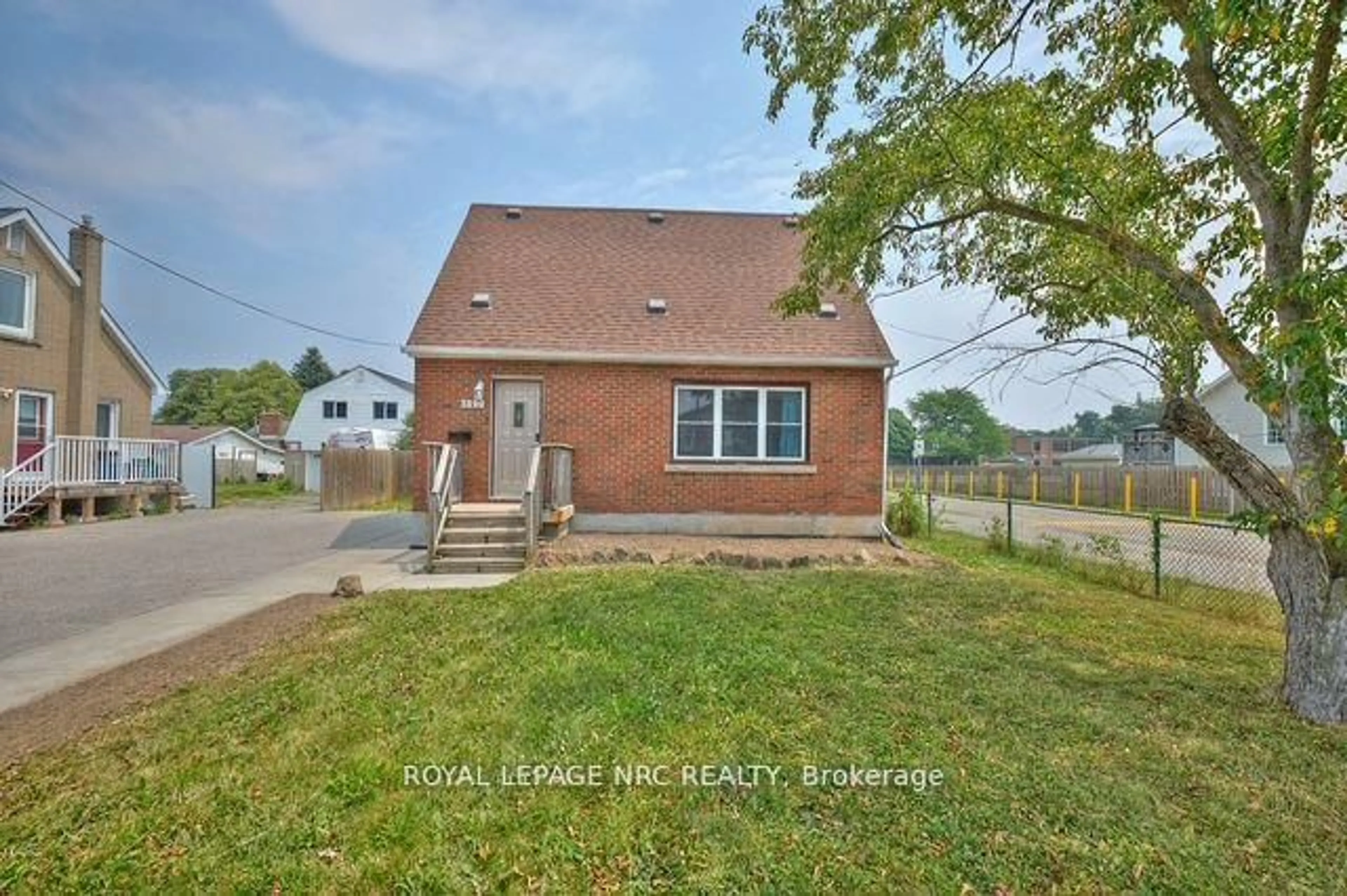 Home with brick exterior material, street for 3090 Dorchester Rd, Niagara Falls Ontario L2J 2Z7
