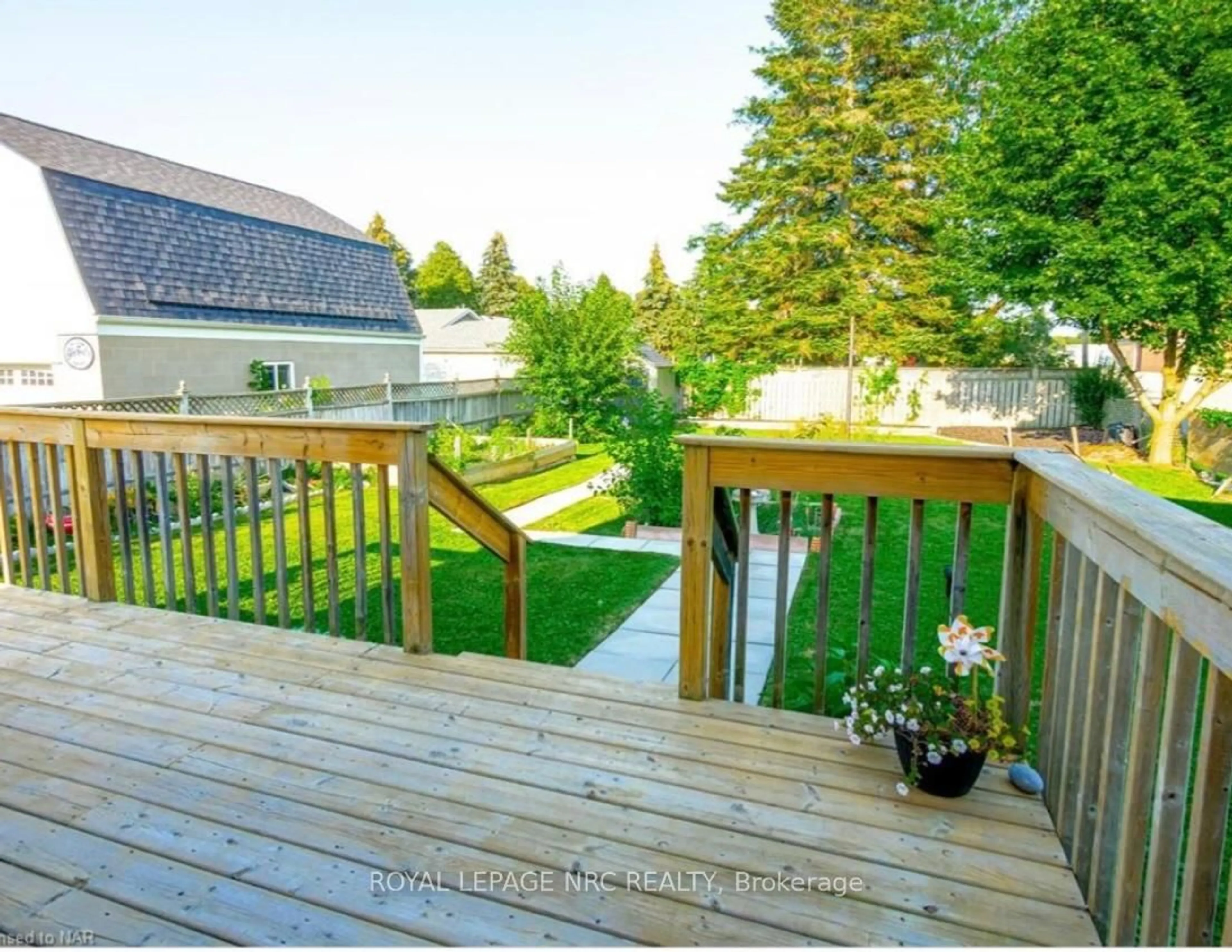 Patio, unknown for 3090 Dorchester Rd, Niagara Falls Ontario L2J 2Z7