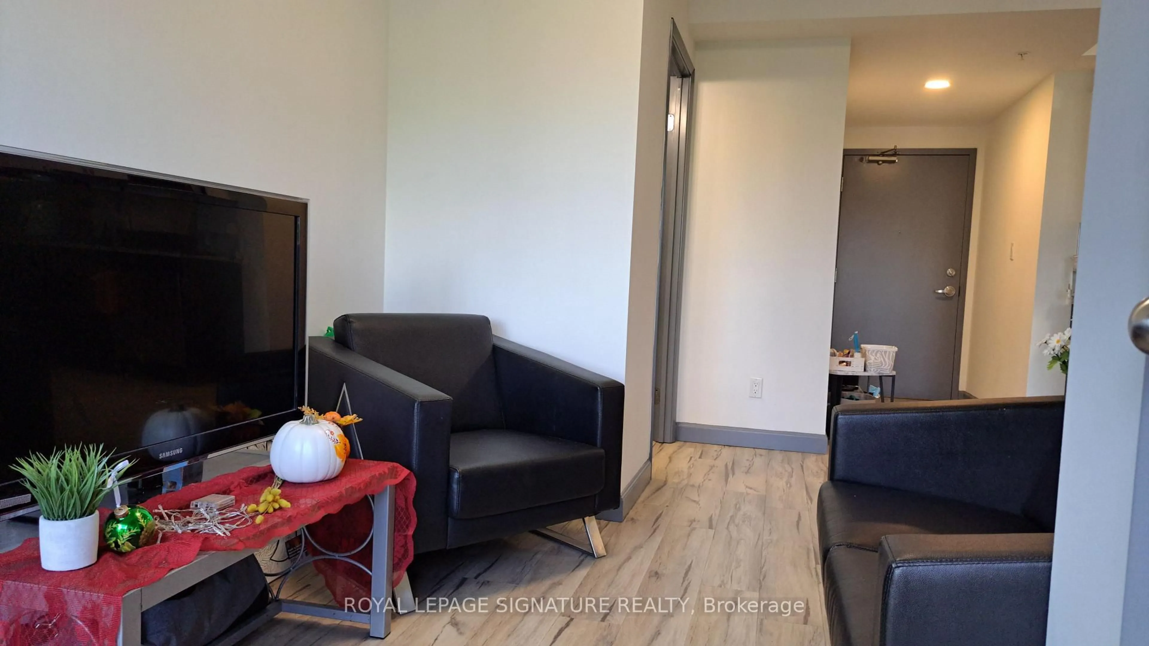 A pic of a room for 258B Sunview St #282, Waterloo Ontario N2L 0H7