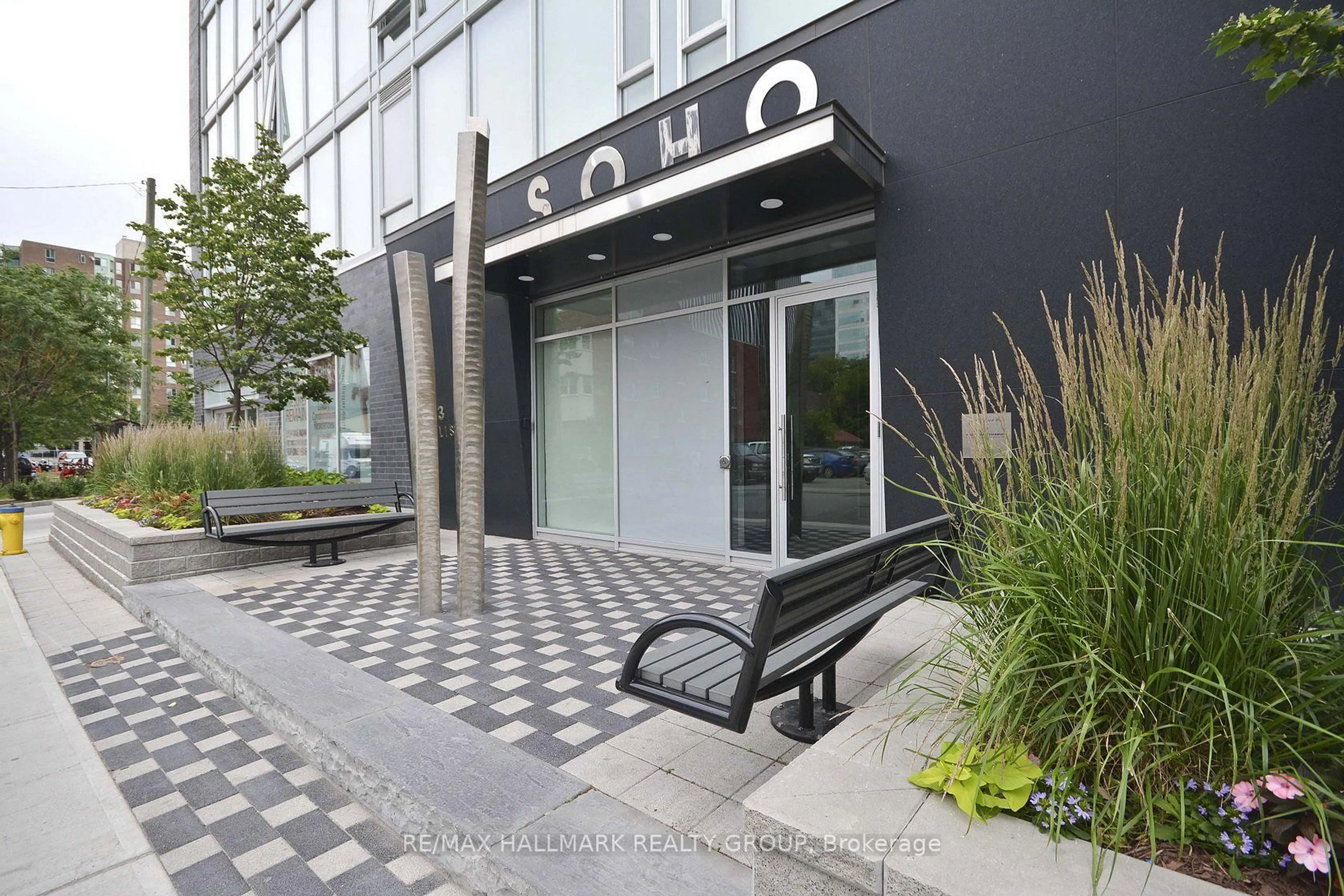 Patio, building for 300 Lisgar St #201, Ottawa Ontario K2P 0E2