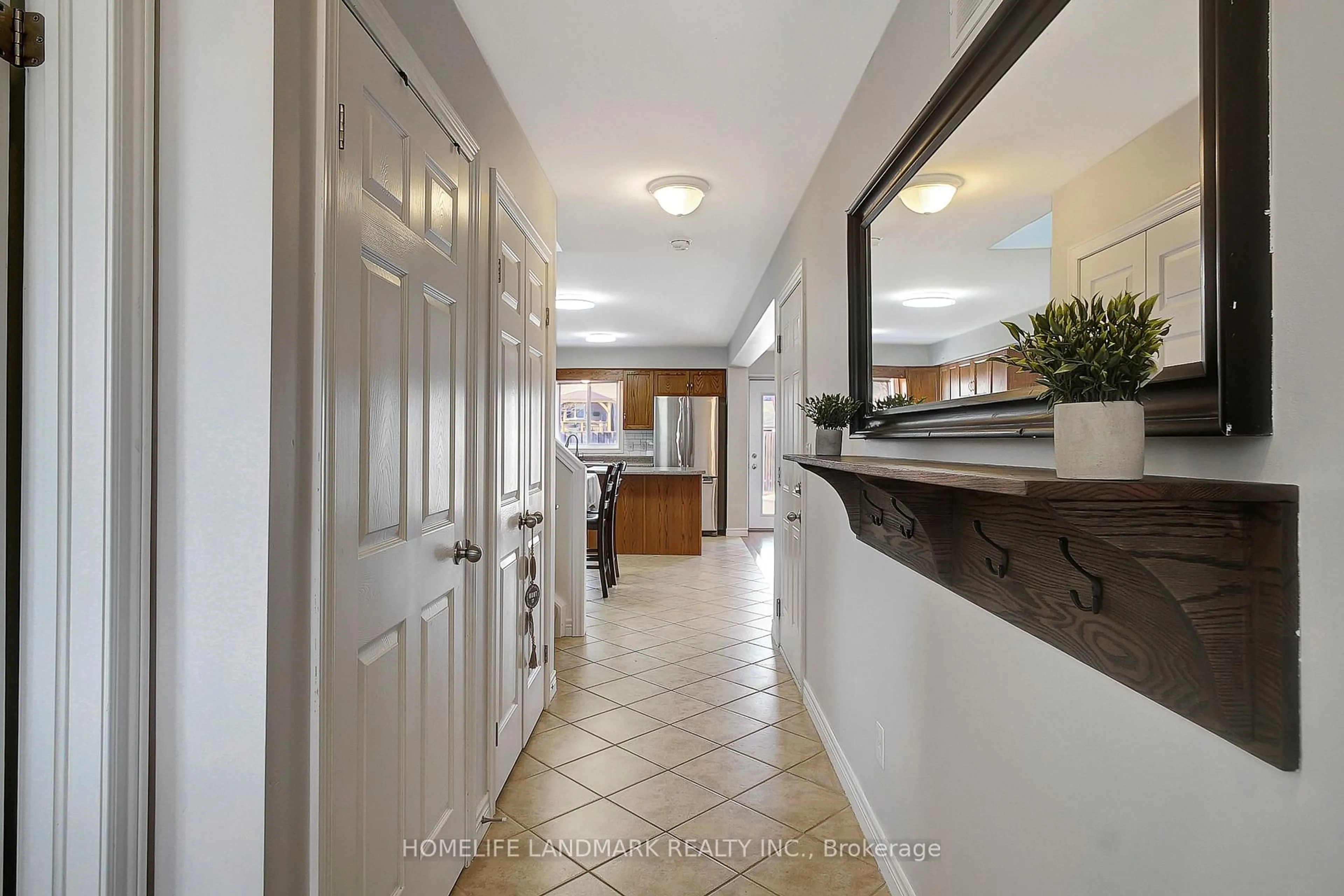 Indoor entryway for 328 vincent Dr, North Dumfries Ontario N0B 1E0