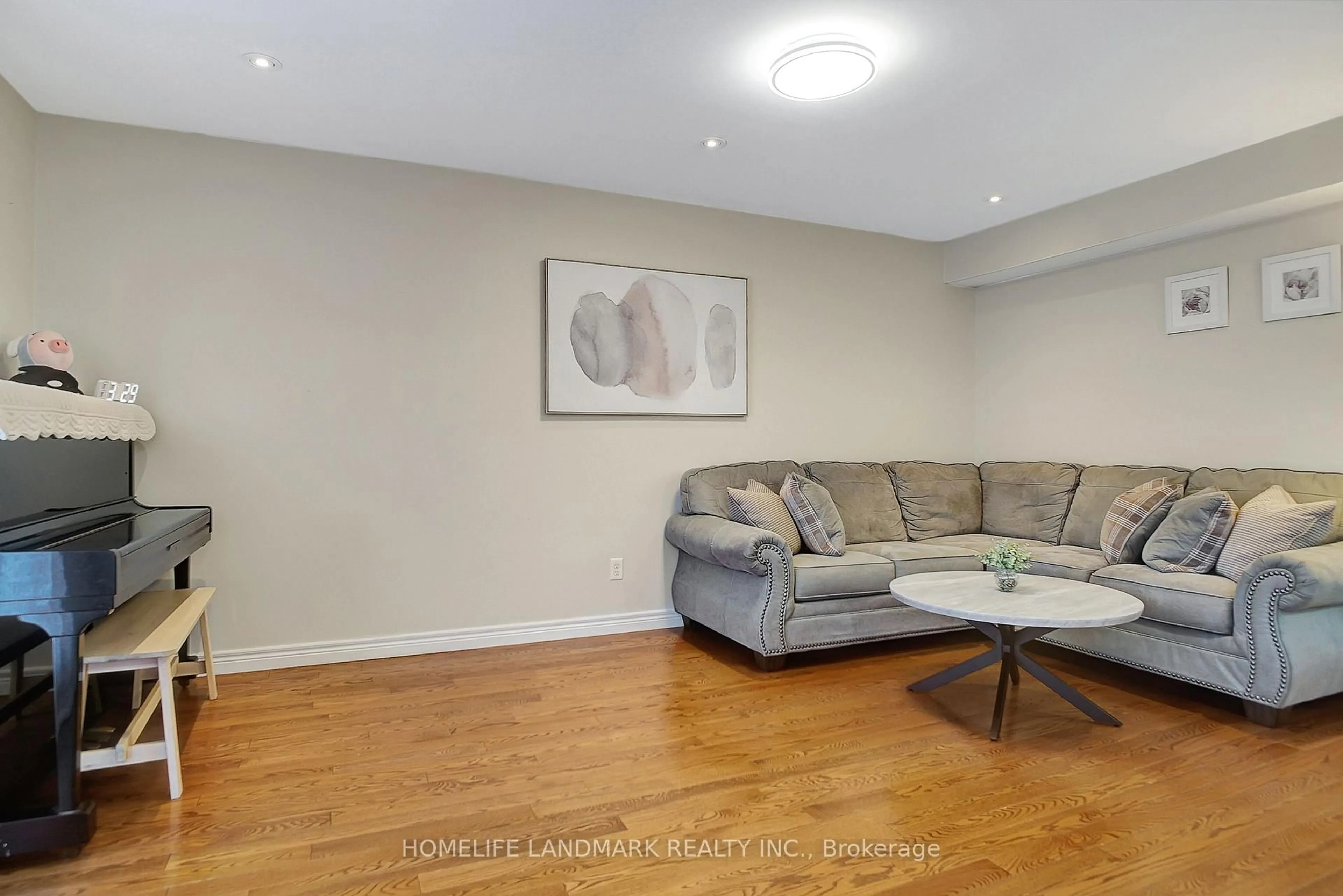 Living room with furniture, wood/laminate floor for 328 vincent Dr, North Dumfries Ontario N0B 1E0