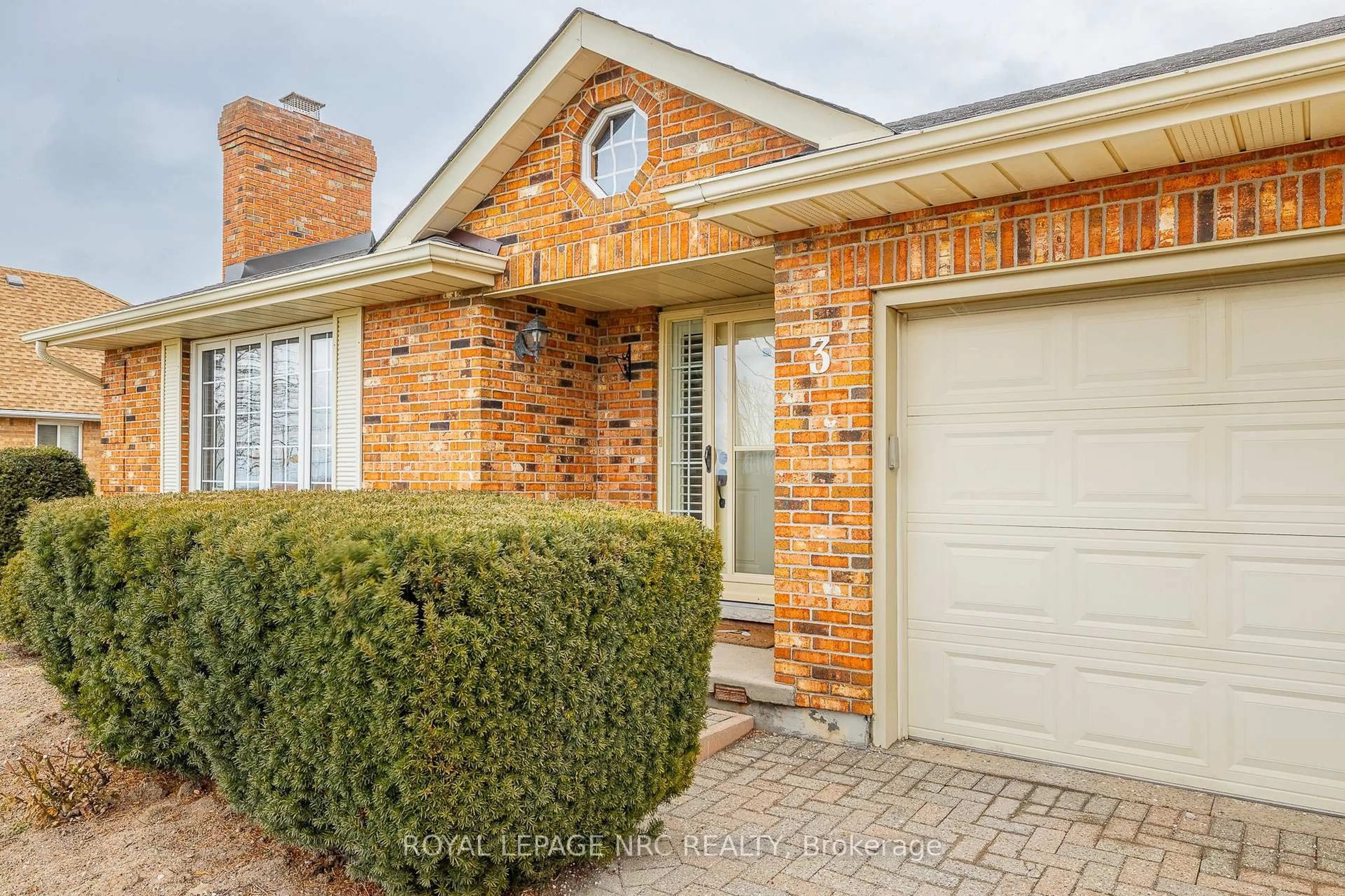 Home with brick exterior material, street for 2720 Mewburn Rd #3, Niagara Falls Ontario L2J 4J5