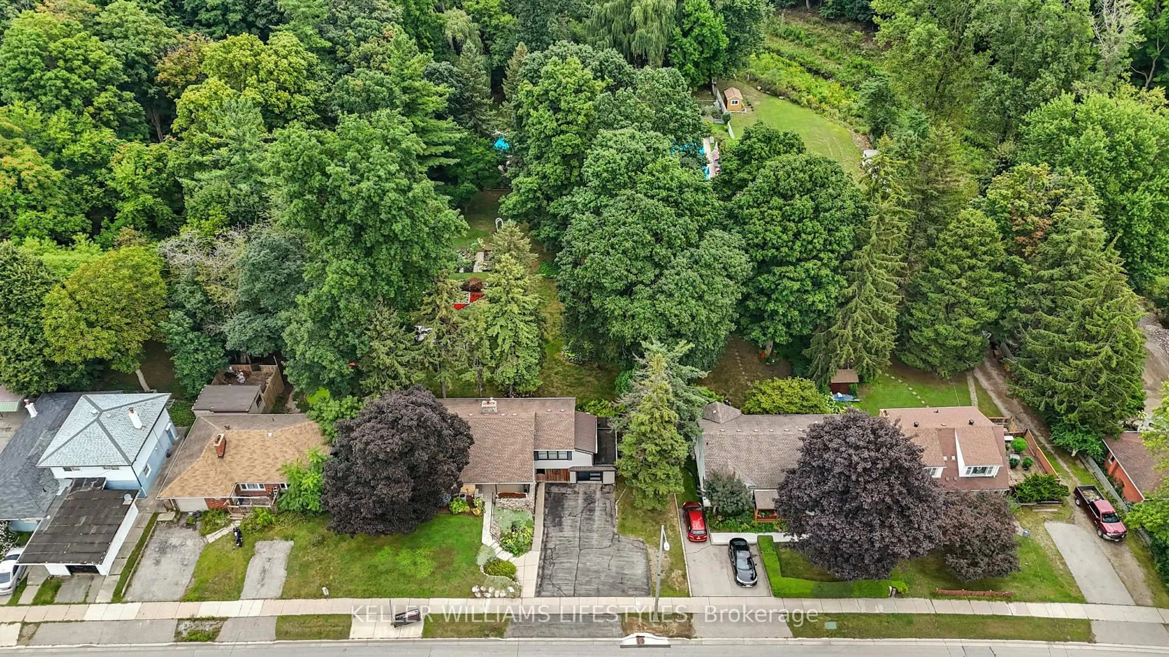 A pic from outside/outdoor area/front of a property/back of a property/a pic from drone, street for 577 Wonderland Rd, London North Ontario N6H 3E2