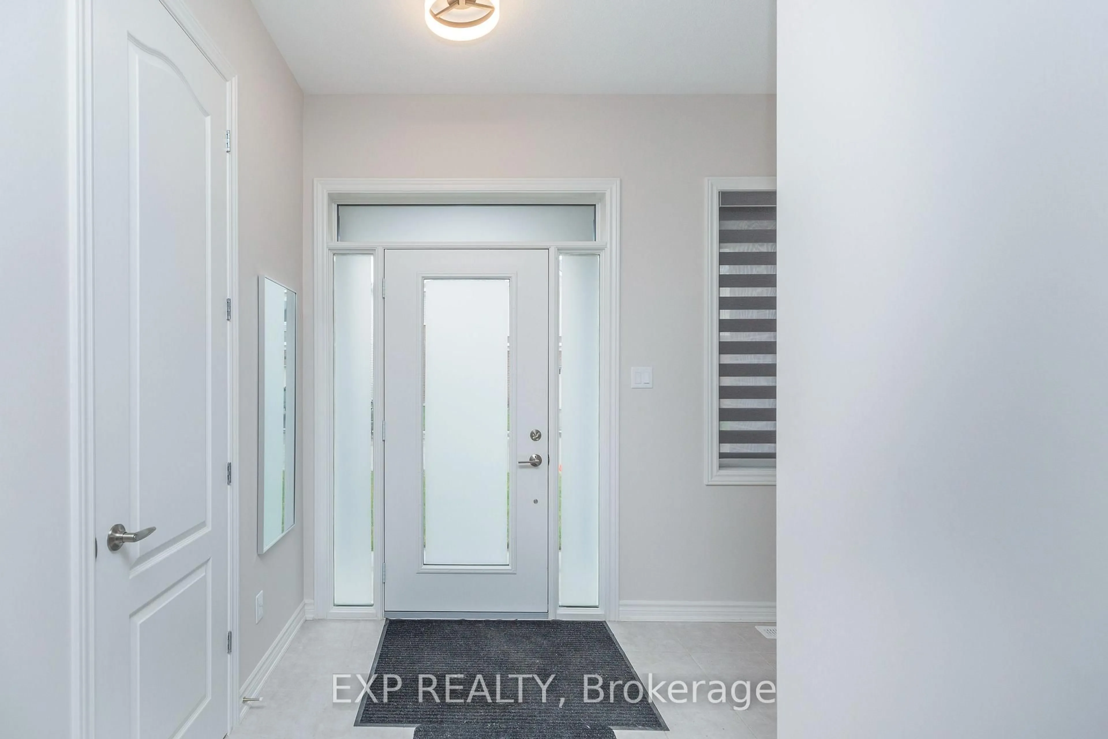 Indoor entryway for 516 Loury Row, Ottawa Ontario K1W 0M7