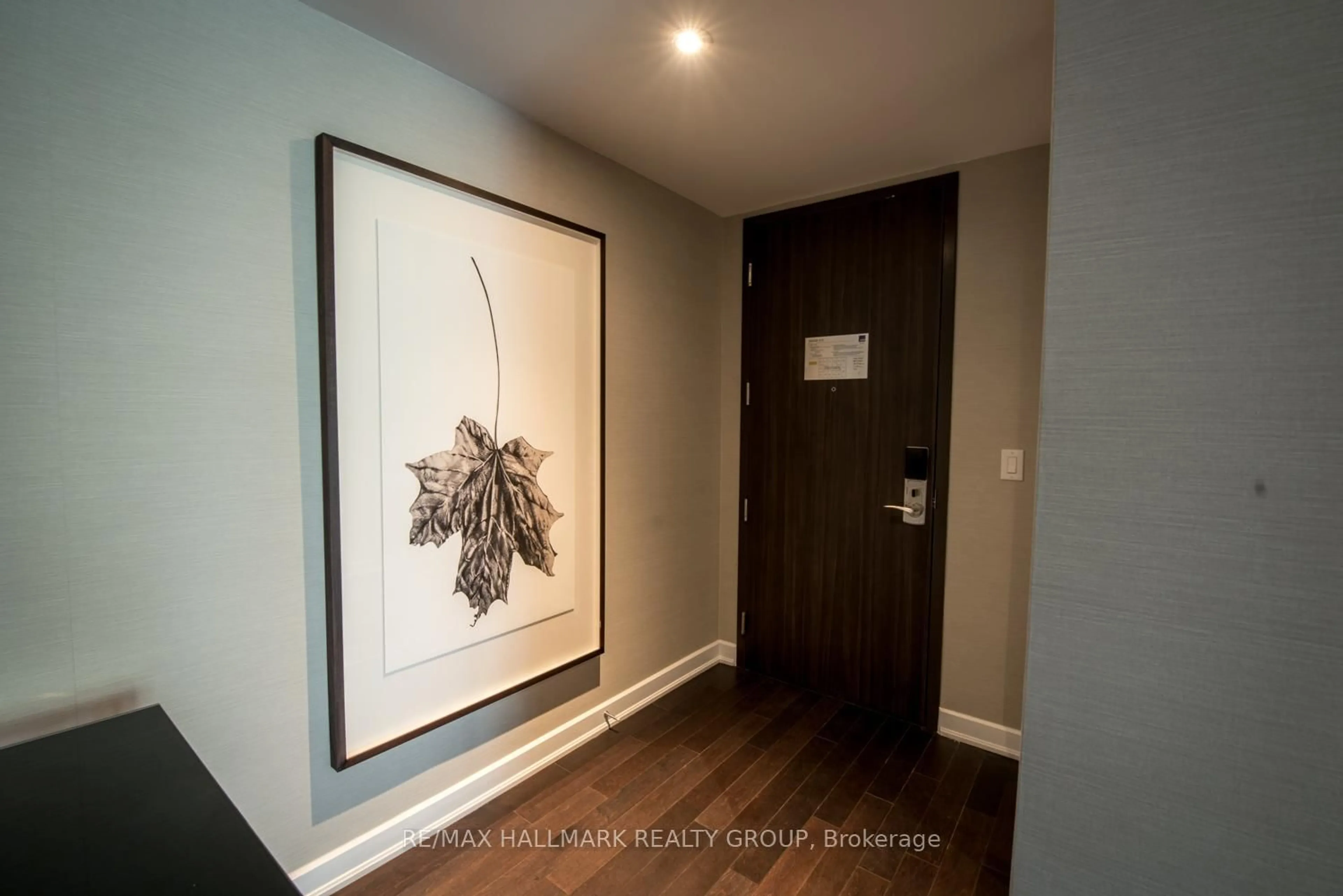 Indoor entryway for 300 Lisgar St #213, Ottawa Ontario K2P 0E2