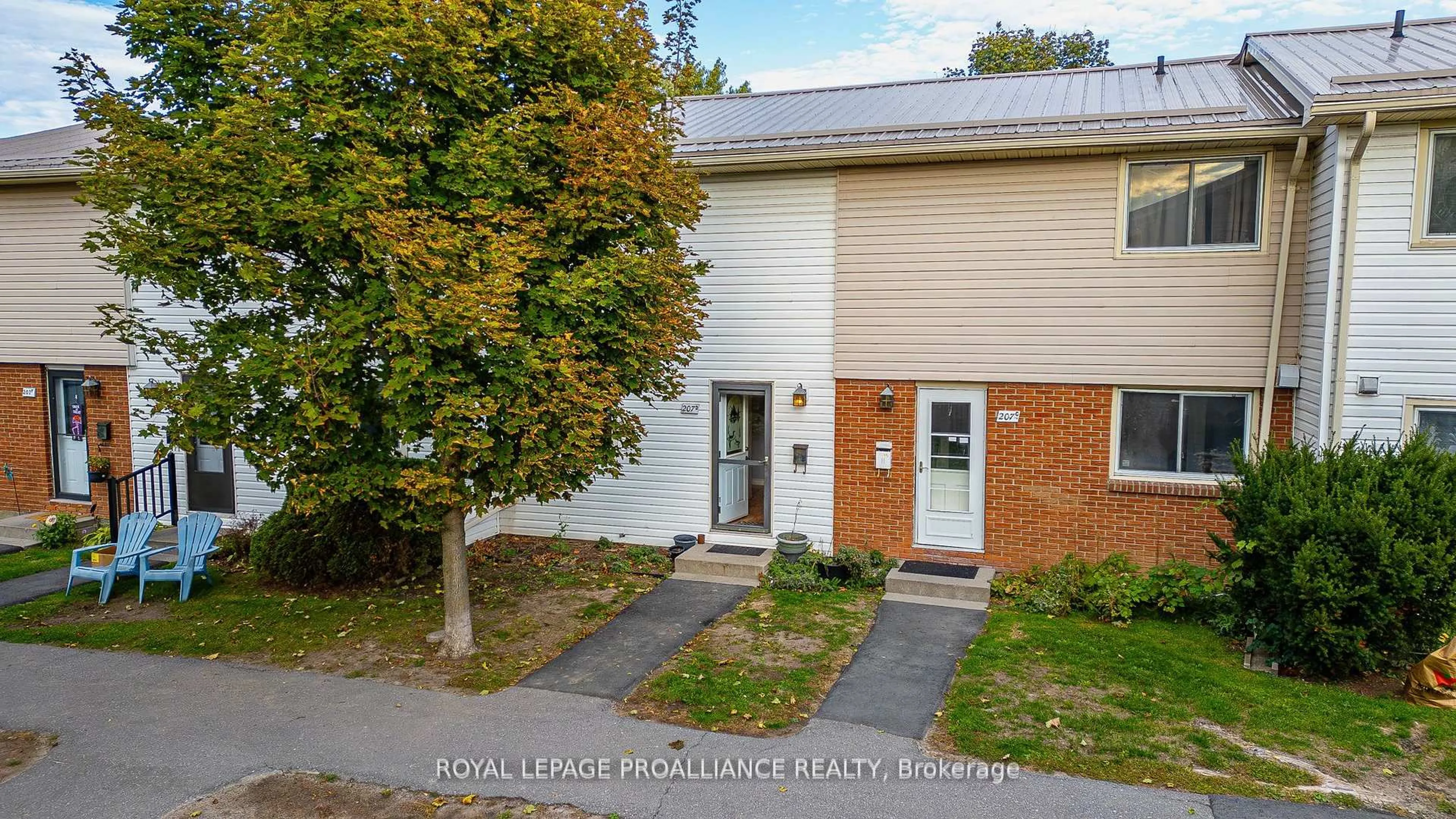 A pic from outside/outdoor area/front of a property/back of a property/a pic from drone, street for 207D North Park St, Belleville Ontario K8P 4T9