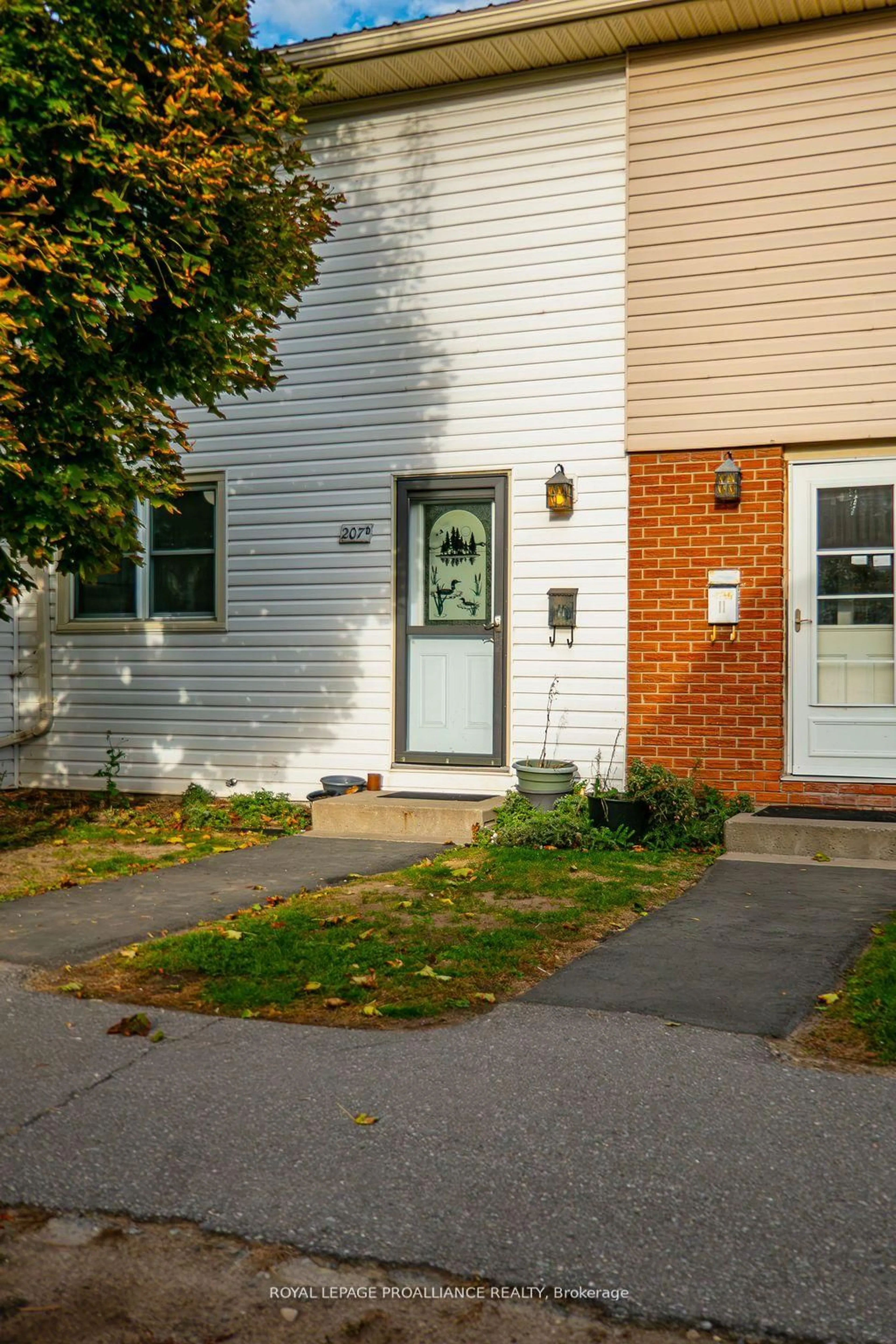 Unknown for 207D North Park St, Belleville Ontario K8P 4T9