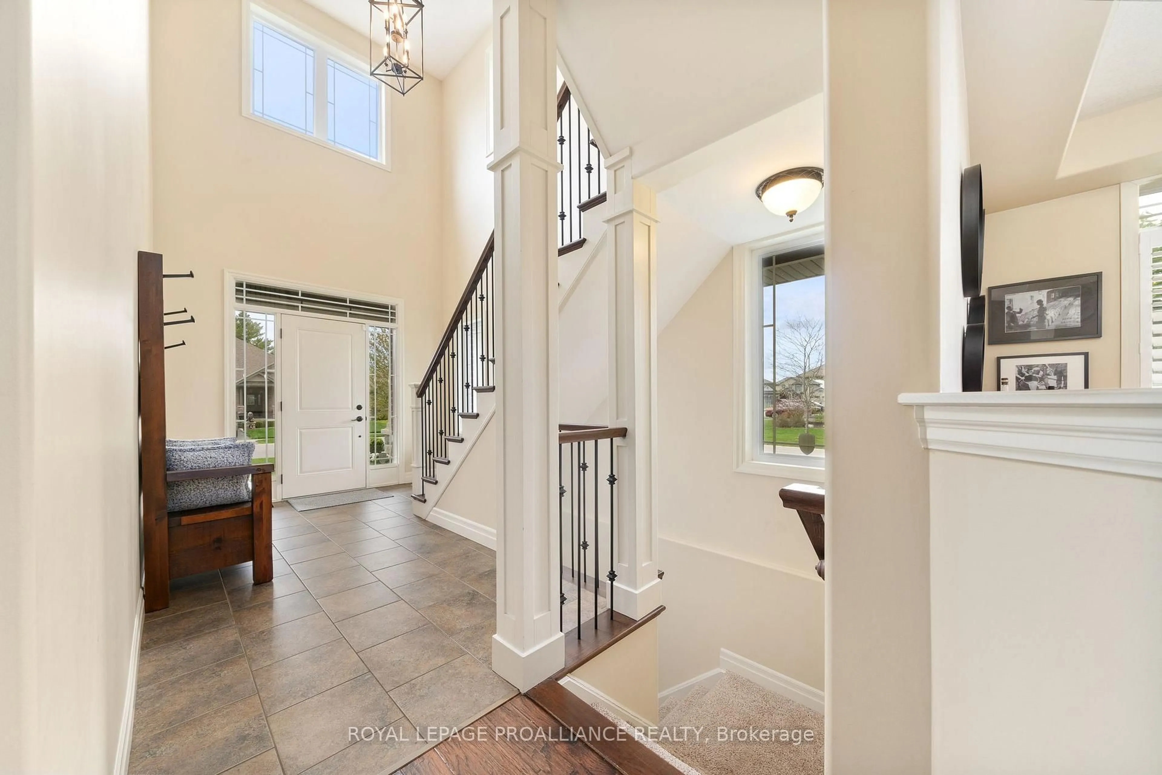 Indoor entryway for 19 Scenic Dr, Belleville Ontario K8N 0C2