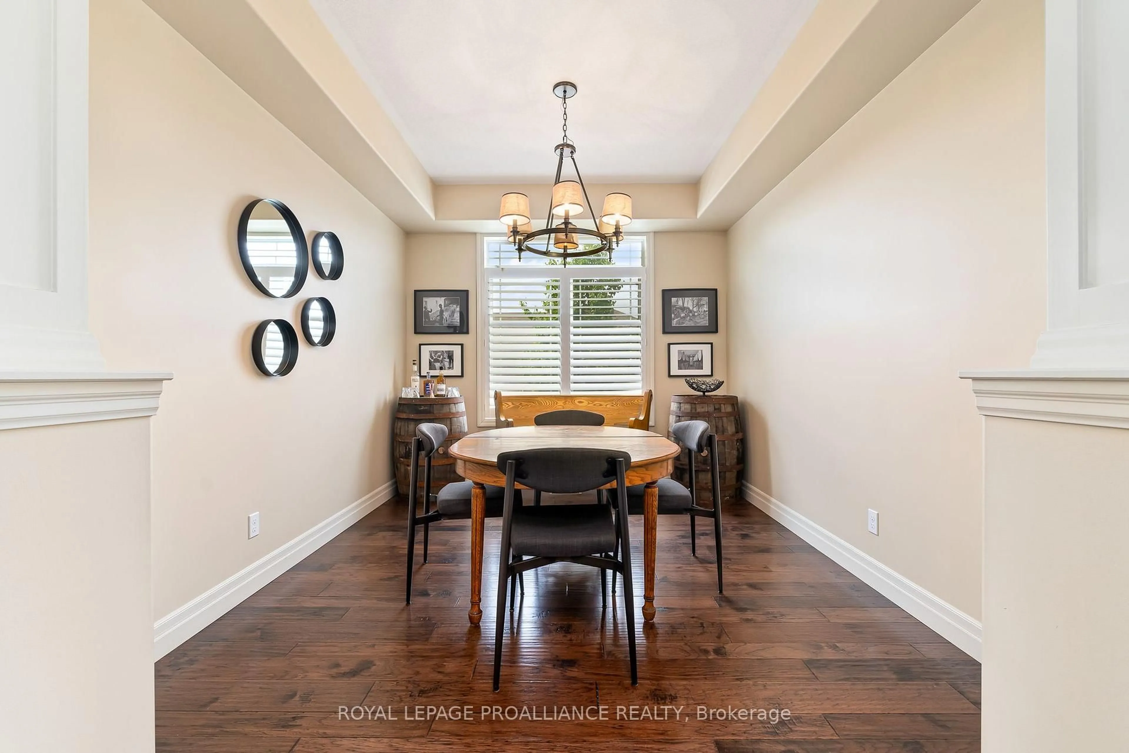 Dining room, wood/laminate floor for 19 Scenic Dr, Belleville Ontario K8N 0C2