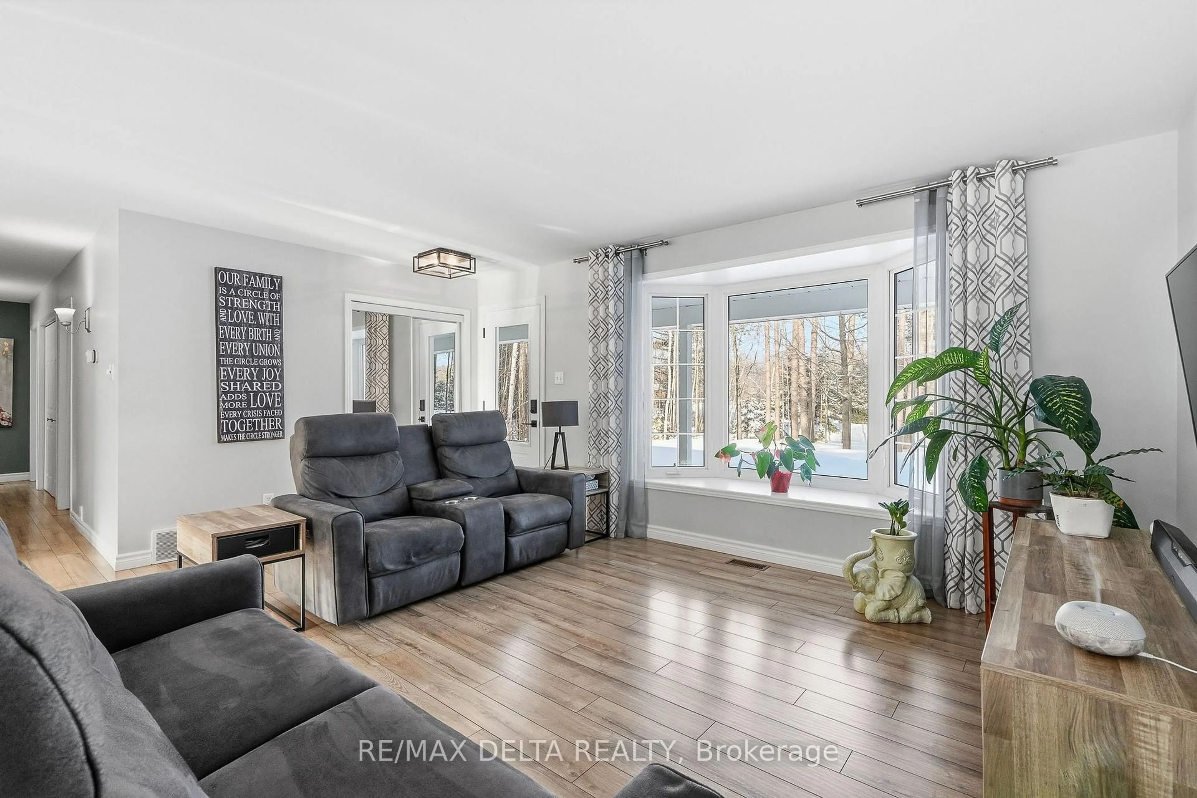 Living room with furniture, unknown for 392 Concession 4 Concession, Alfred and Plantagenet Ontario K0B 1L0