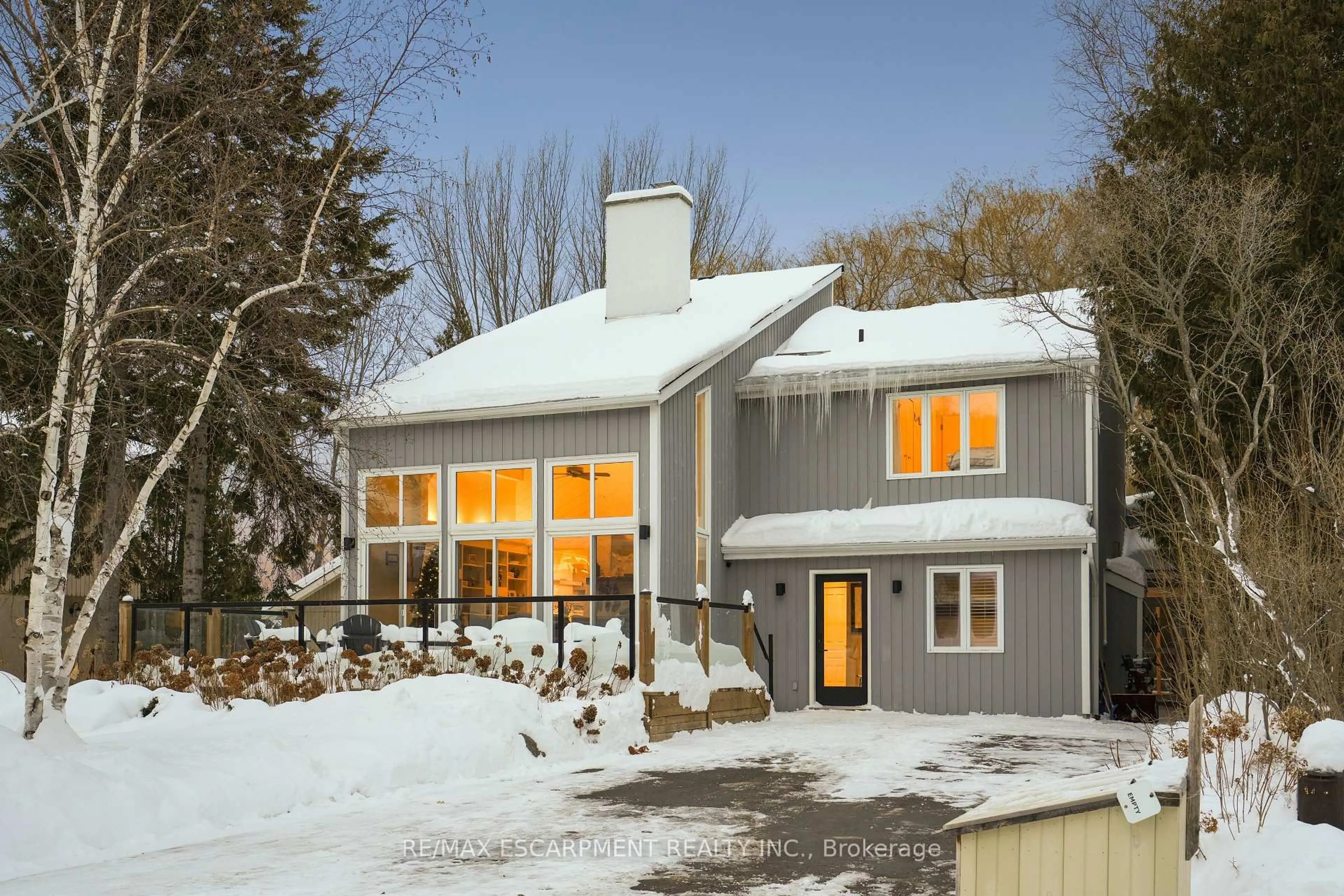 Home with vinyl exterior material, unknown for 144 Carmichael Cres, Blue Mountains Ontario L9Y 0R3