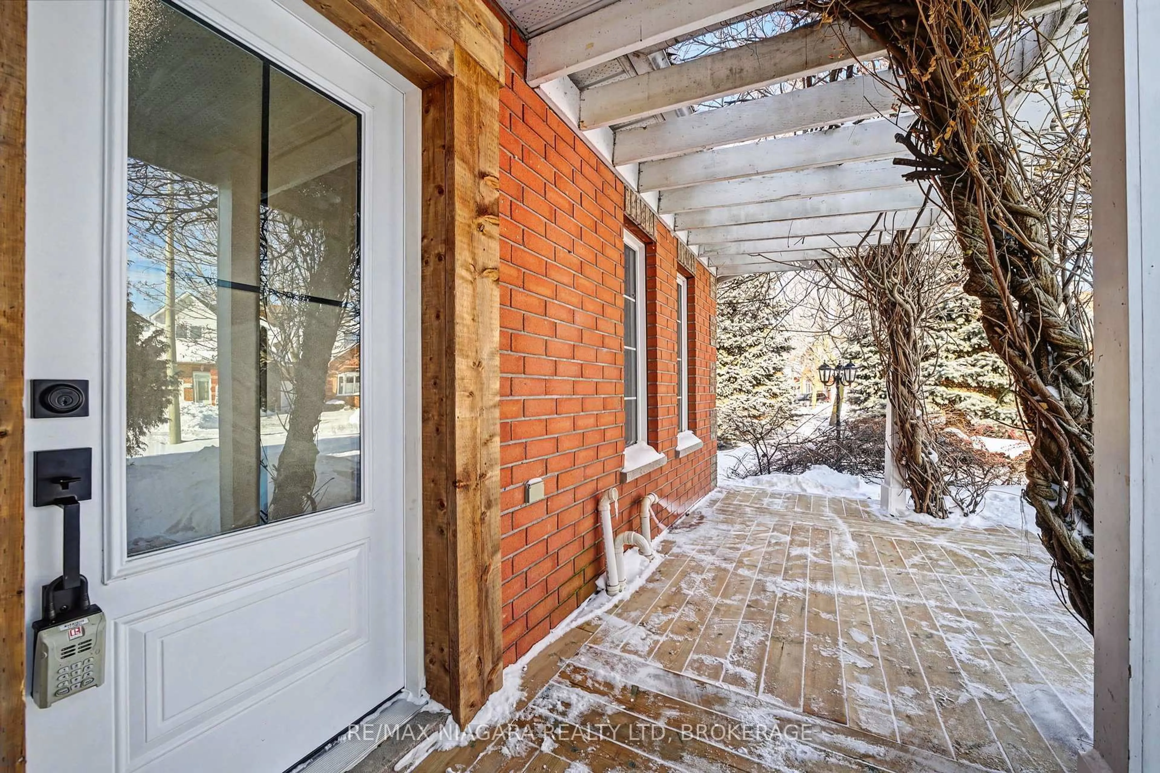 Unknown for 41 Morrison Cres, Grimsby Ontario L3M 5K5