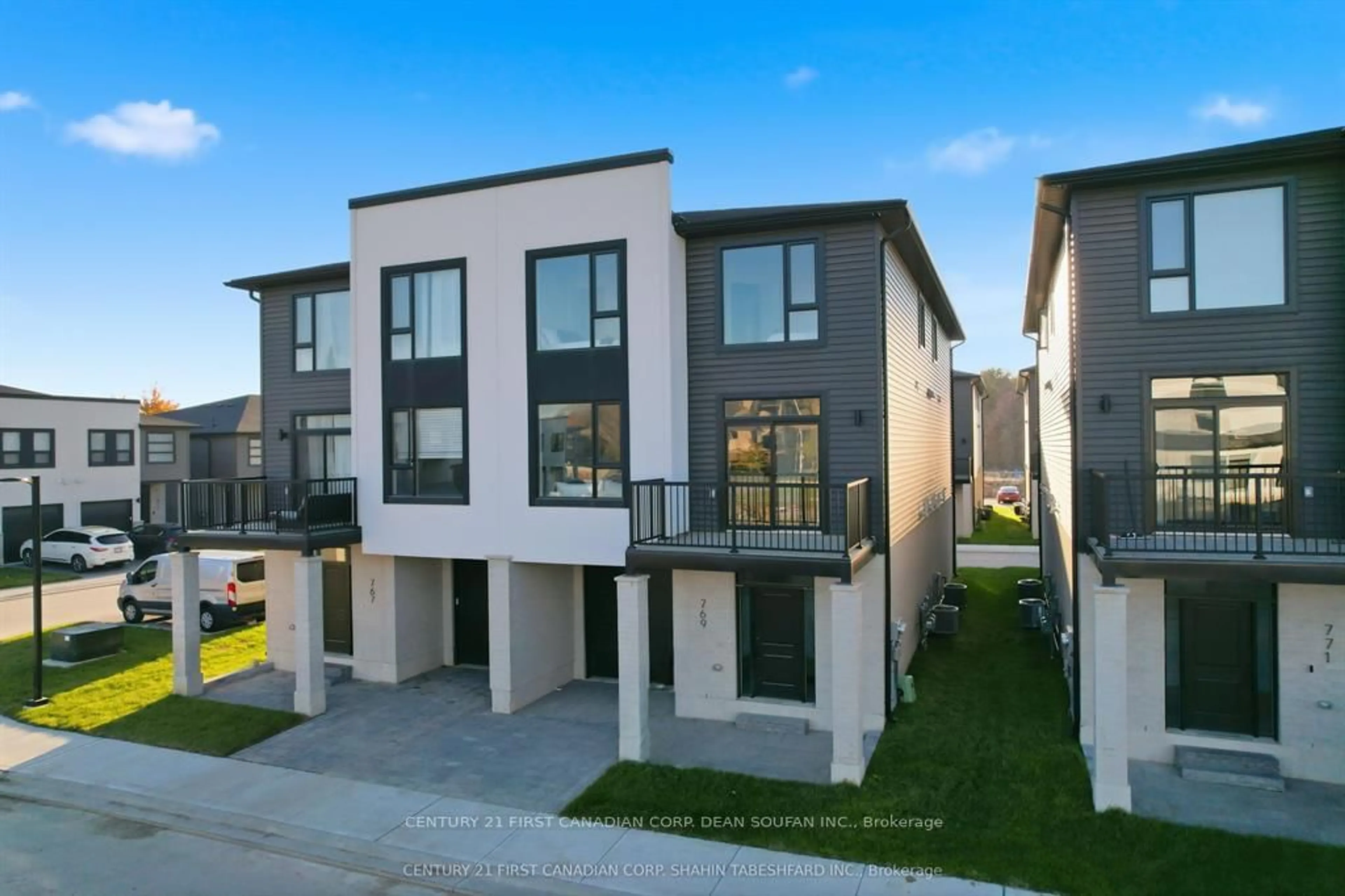 A pic from outside/outdoor area/front of a property/back of a property/a pic from drone, street for 801 Buckeye Lane, London North Ontario N6G 4A4