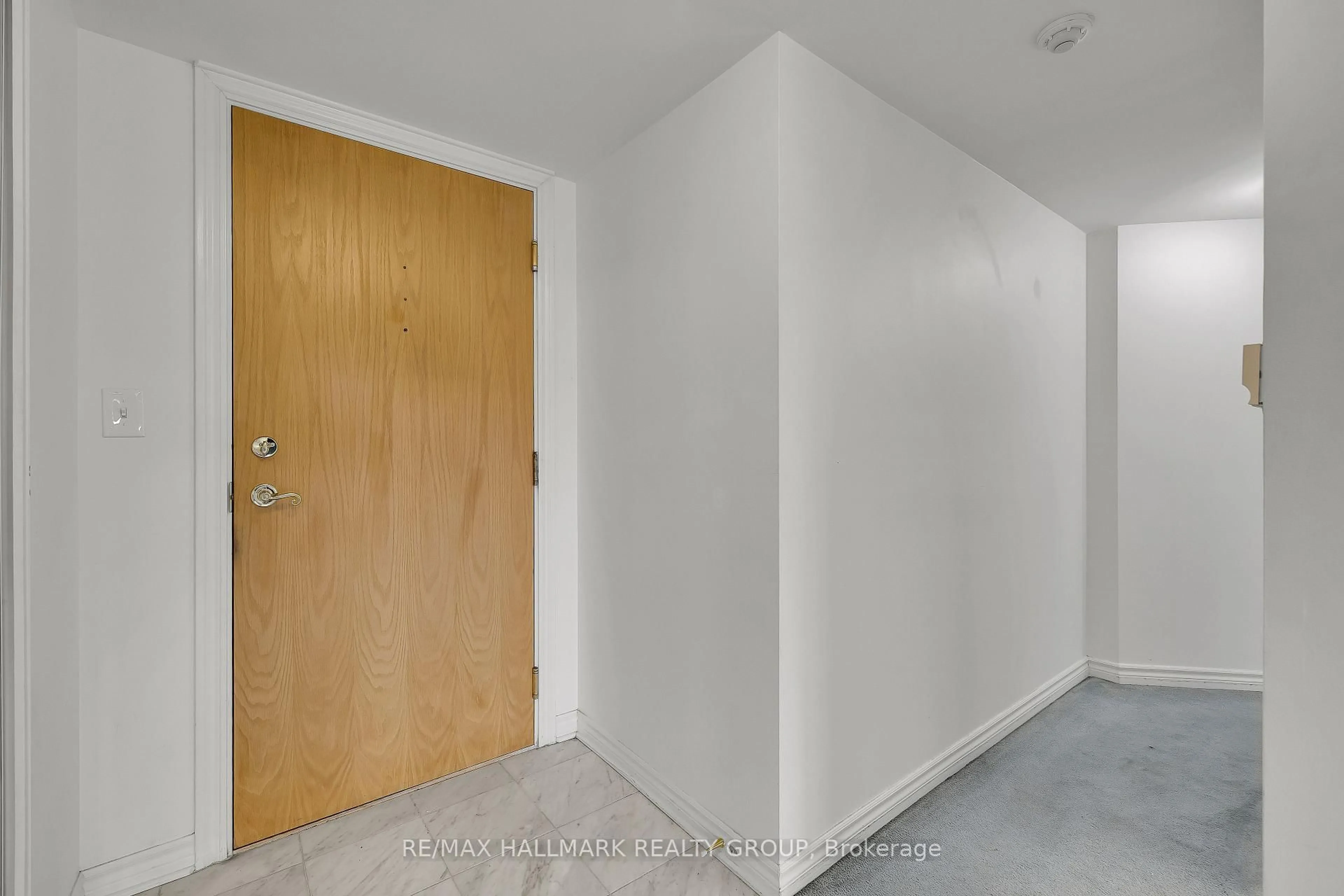 Indoor entryway for 3105 Carling Ave #503, Ottawa Ontario K2H 5A6