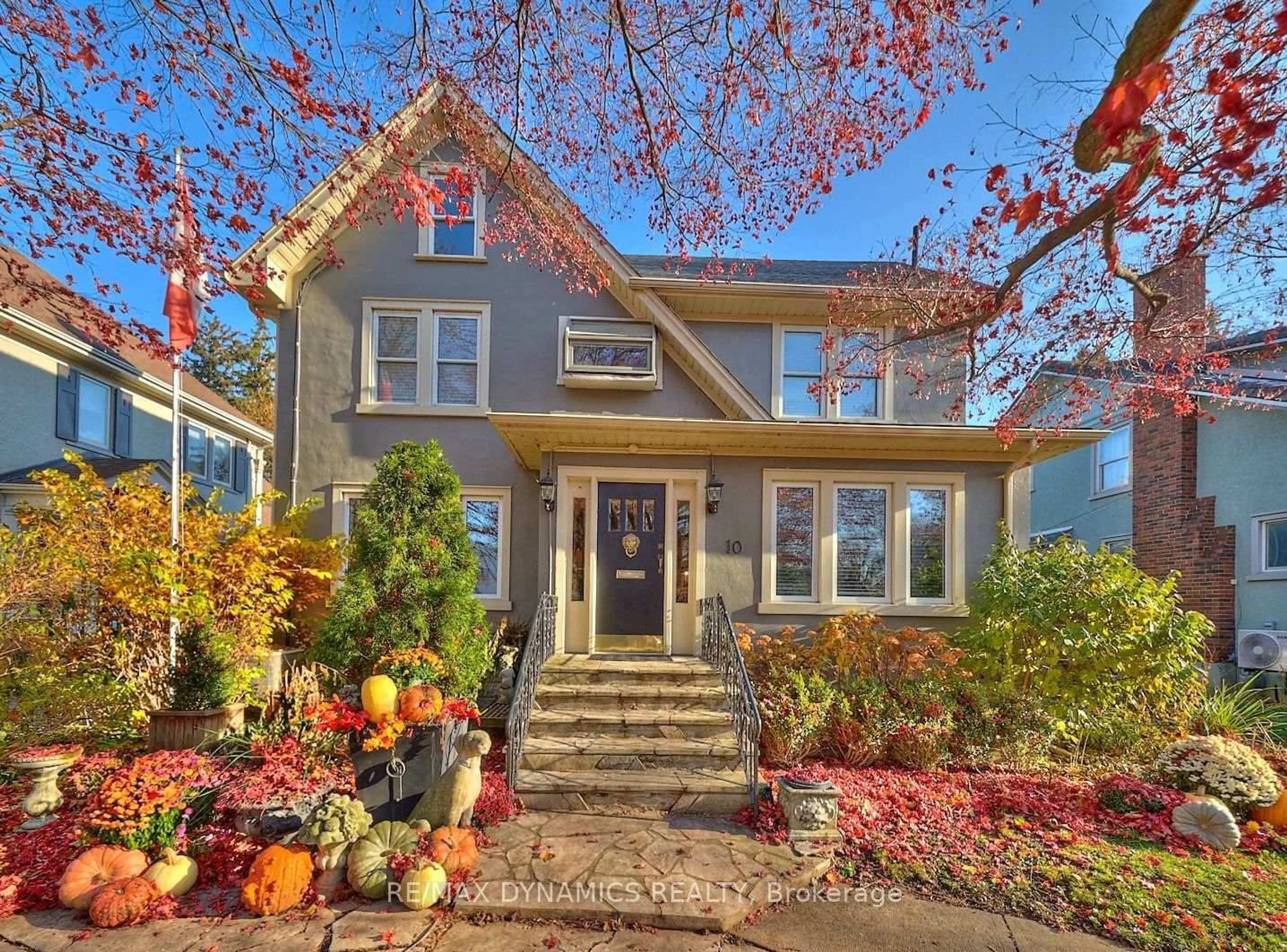 Home with vinyl exterior material, street for 10 Thairs Ave, St. Catharines Ontario L2R 6P1