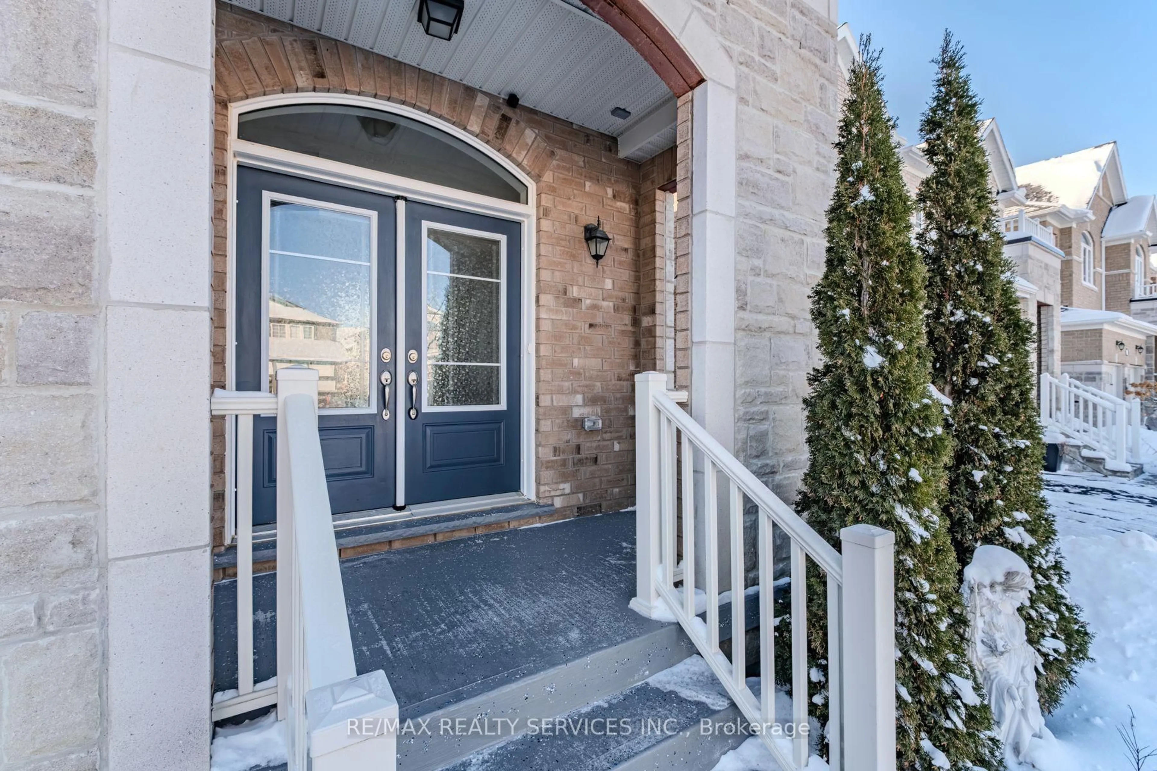 Indoor entryway for 12 Oldham Ave, Brant Ontario N3L 0G7