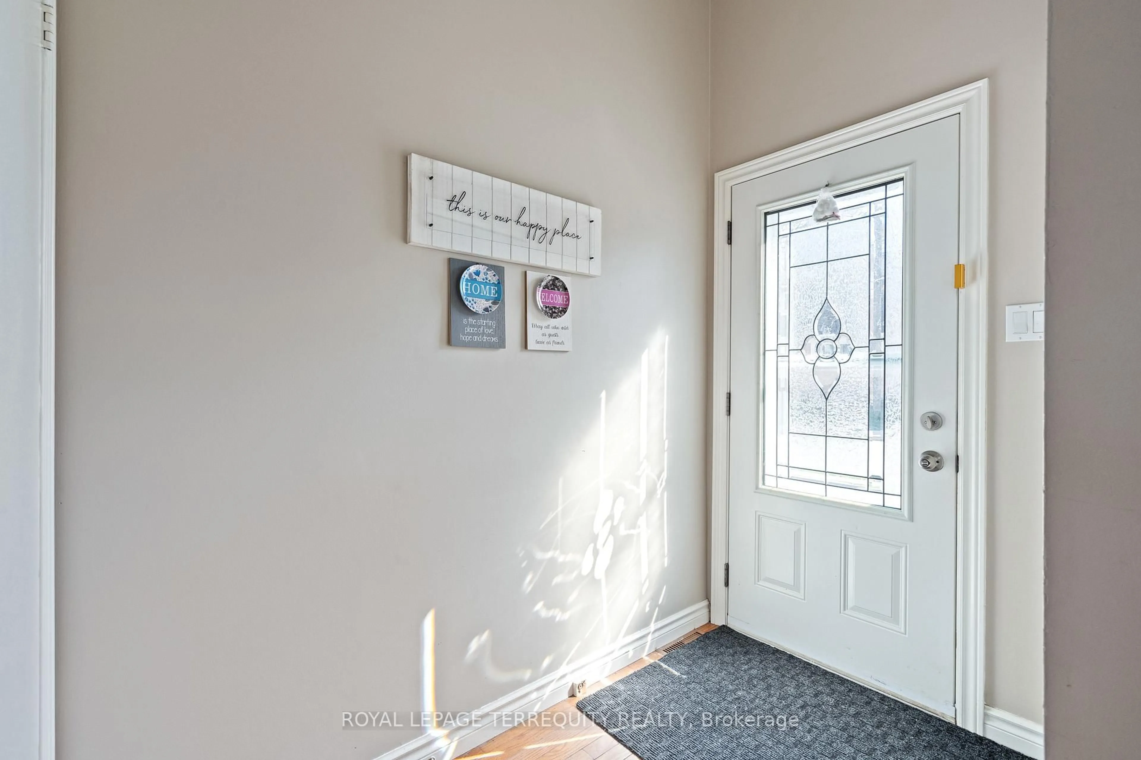 Indoor entryway for 185 Denistoun St #53, Welland Ontario L3C 6J6