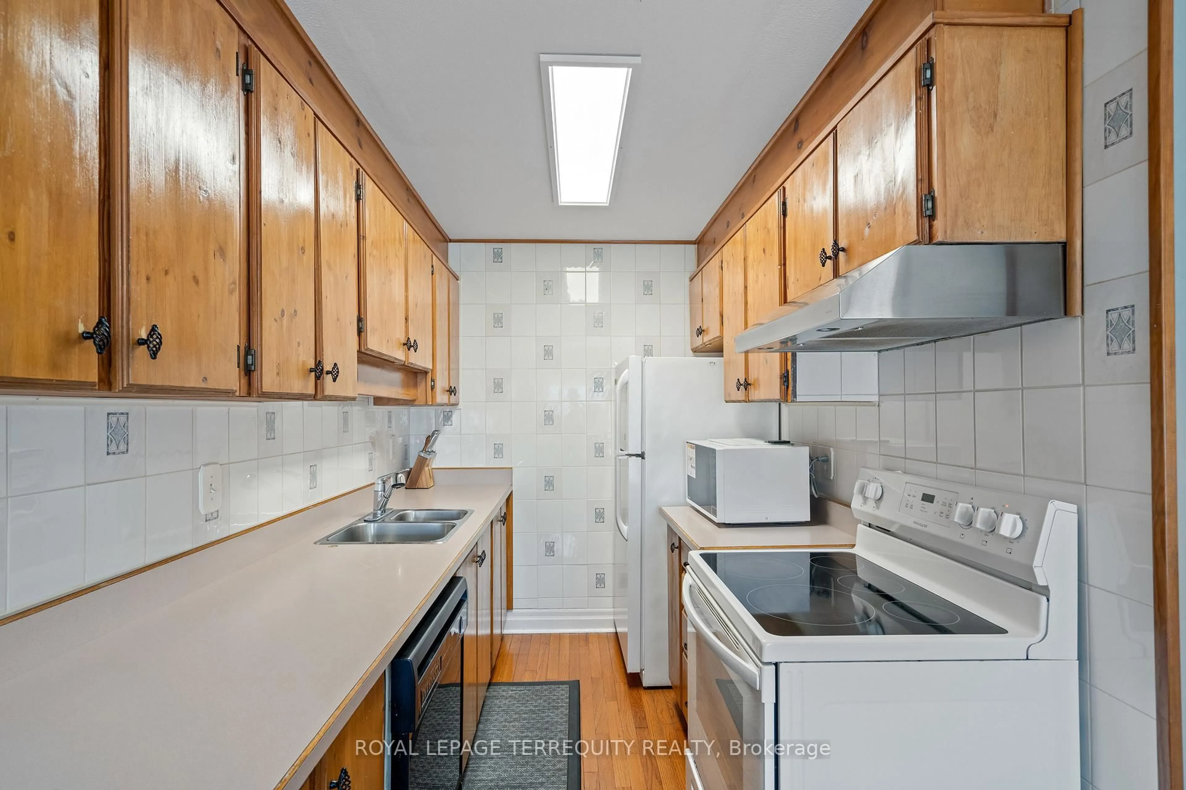 Standard kitchen, unknown for 185 Denistoun St #53, Welland Ontario L3C 6J6
