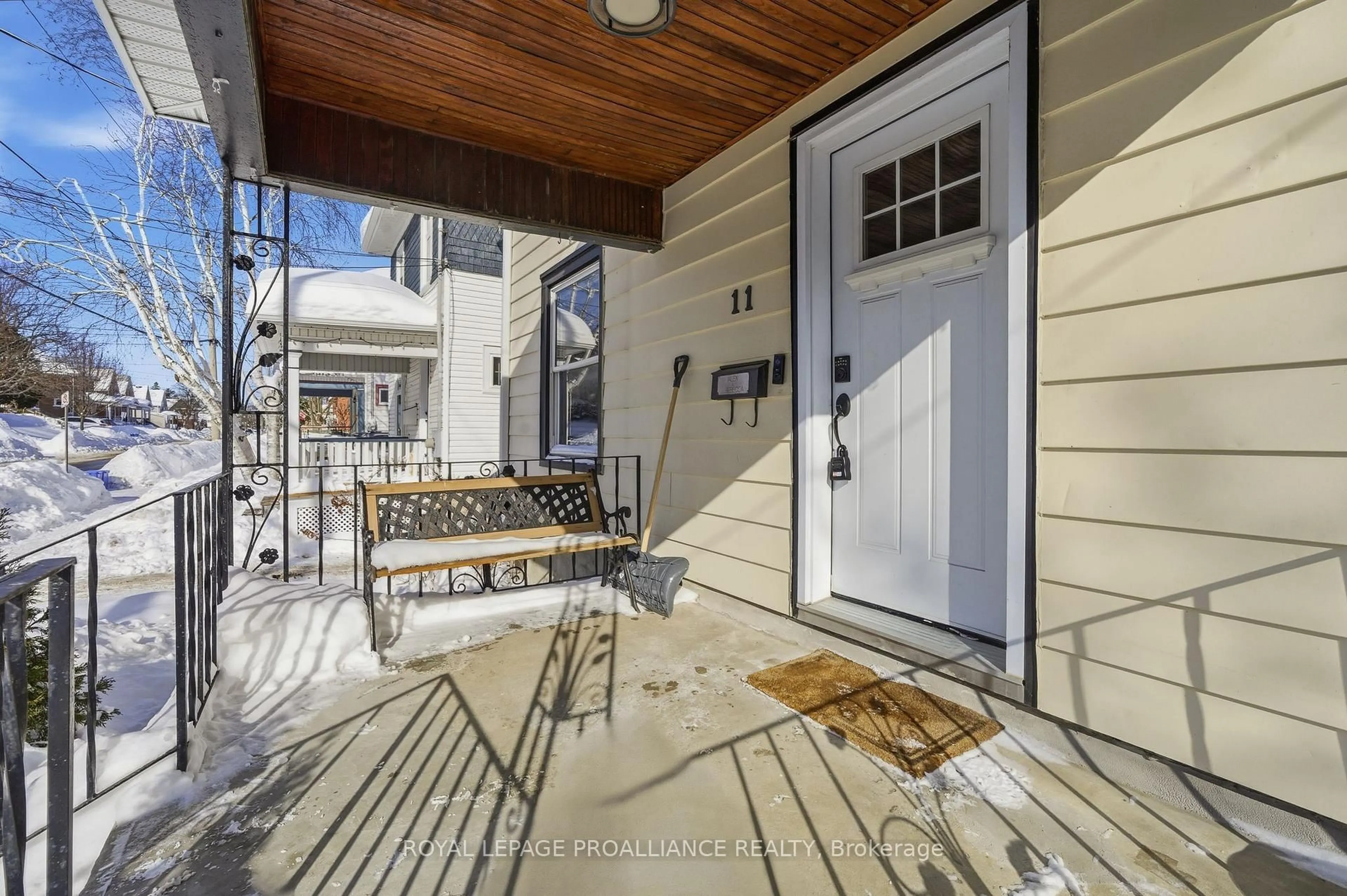 Unknown for 11 Cedar St, Belleville Ontario K8P 3L8