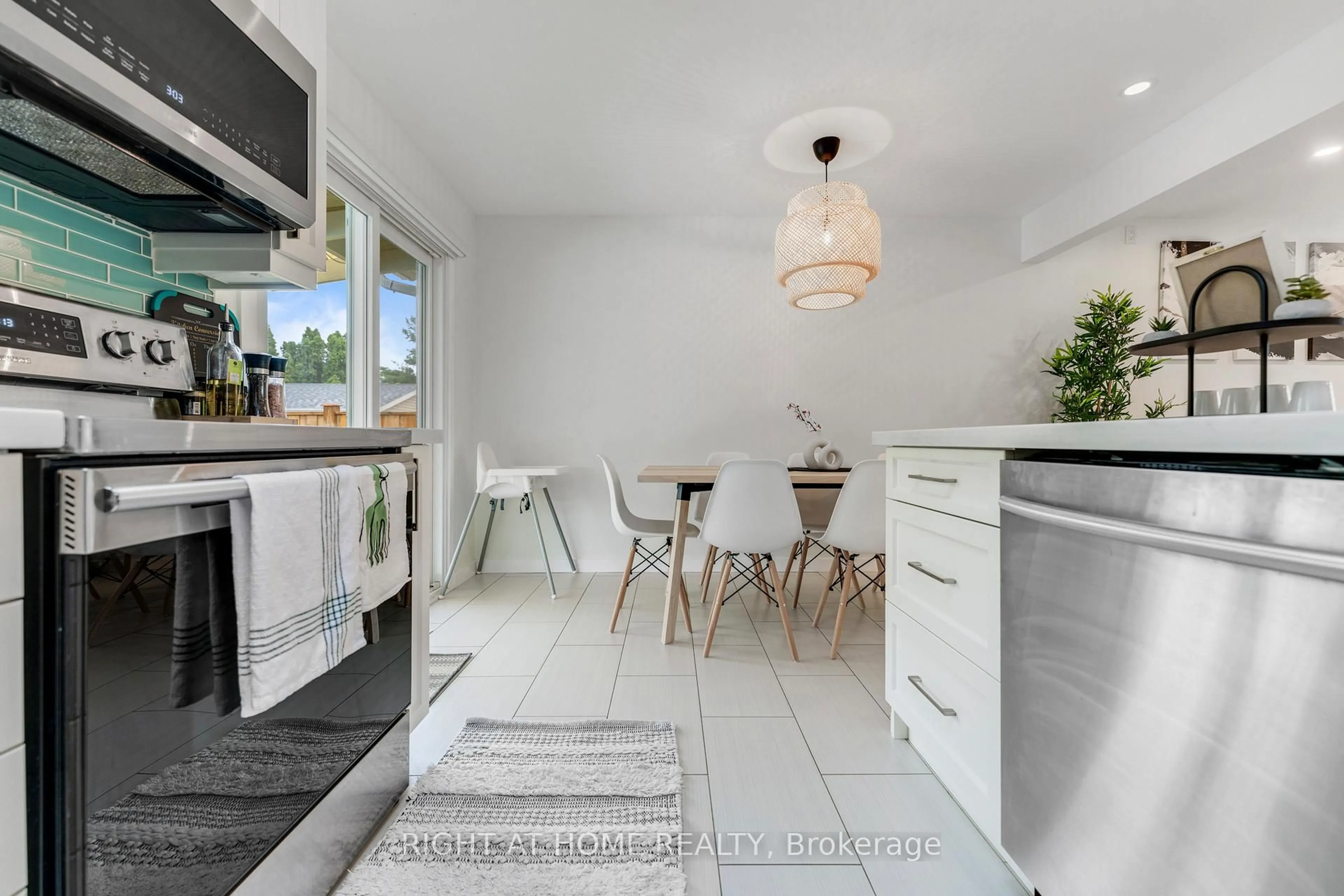 Open concept kitchen, ceramic/tile floor for 11 Nickel St, St. Catharines Ontario L2M 1L4