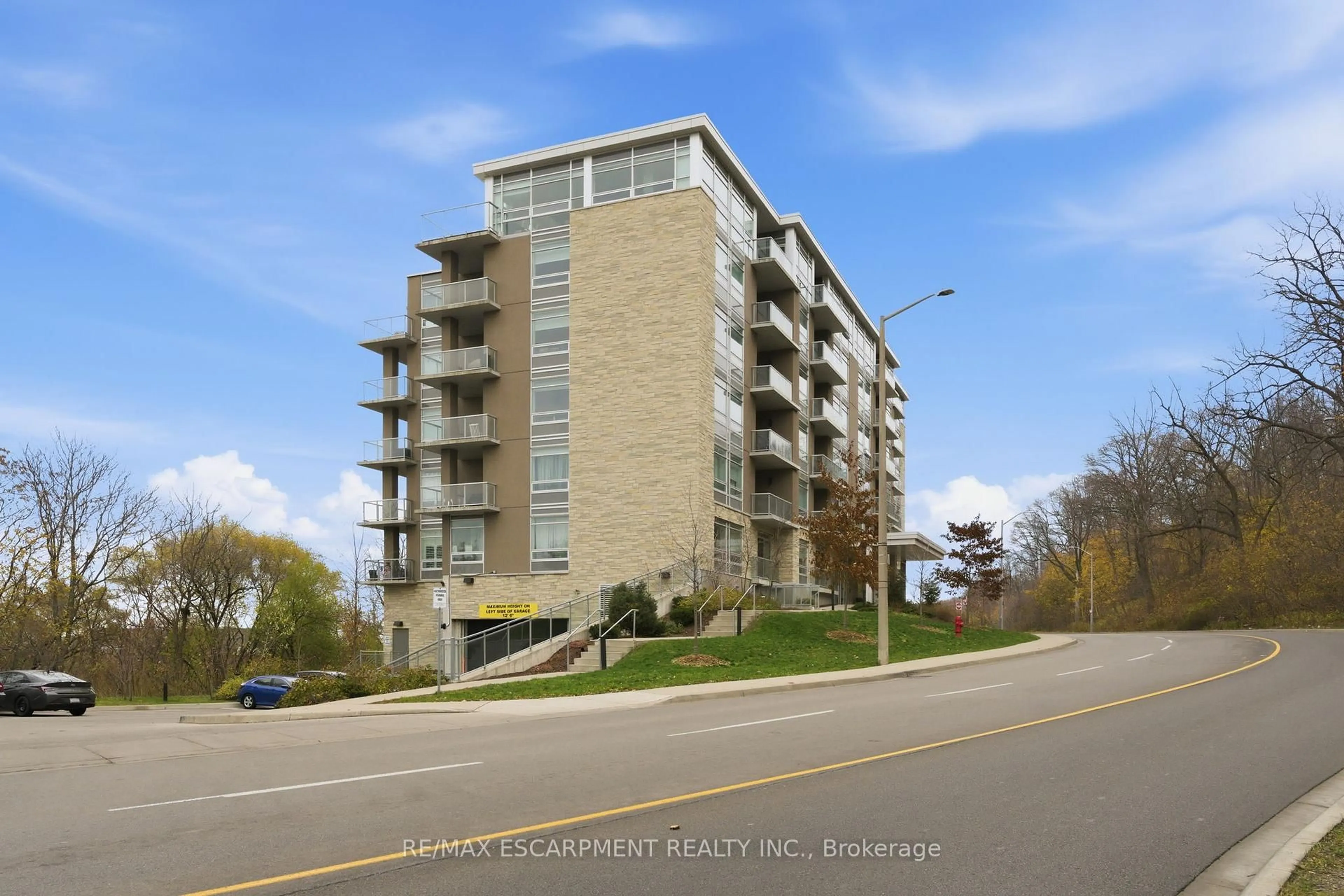 Blurry image for 455 Charlton Ave #308, Hamilton Ontario L8N 0B2