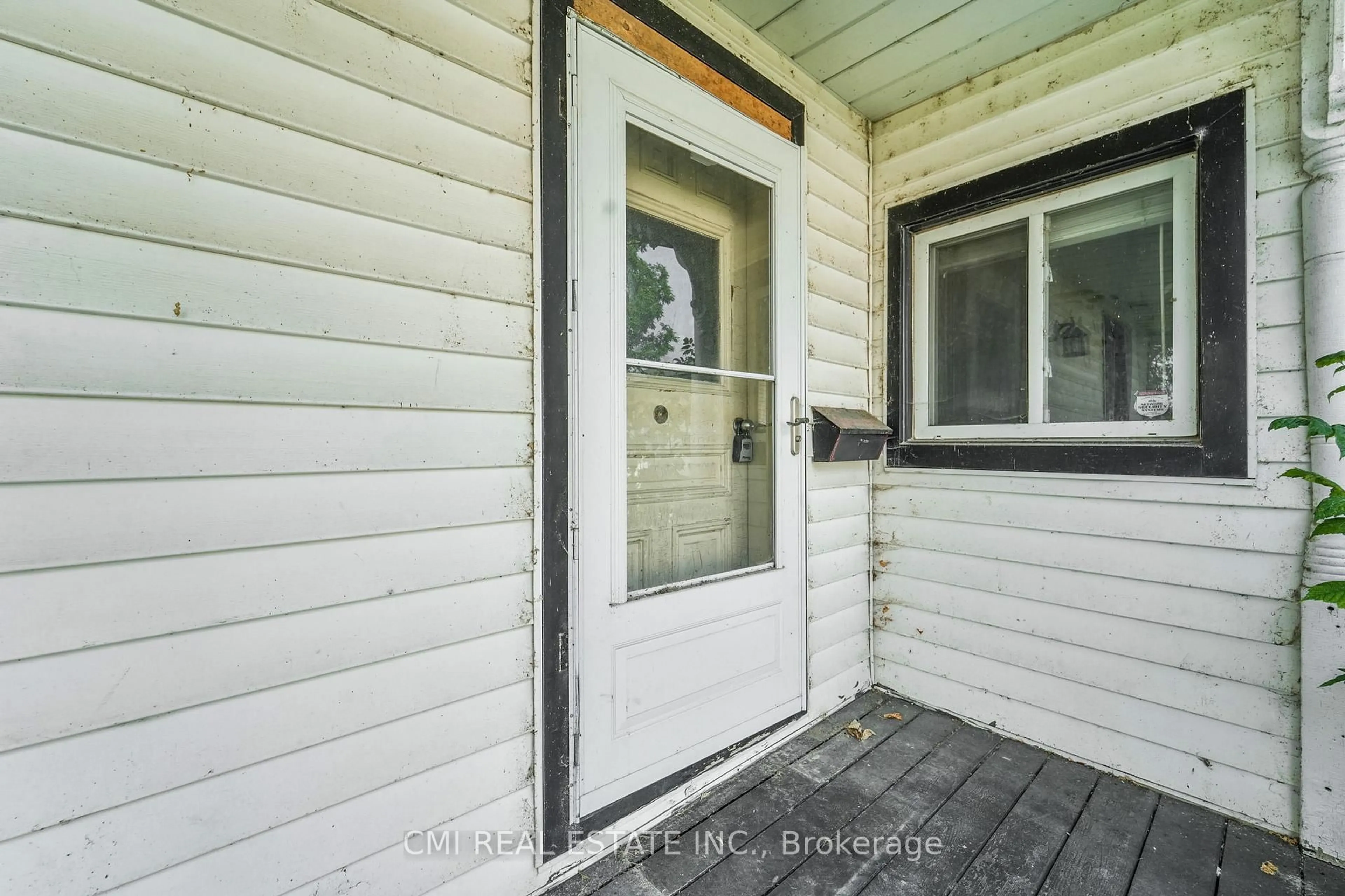 Indoor entryway for 4268 County Rd 6, Yarker Ontario K0K 3N0