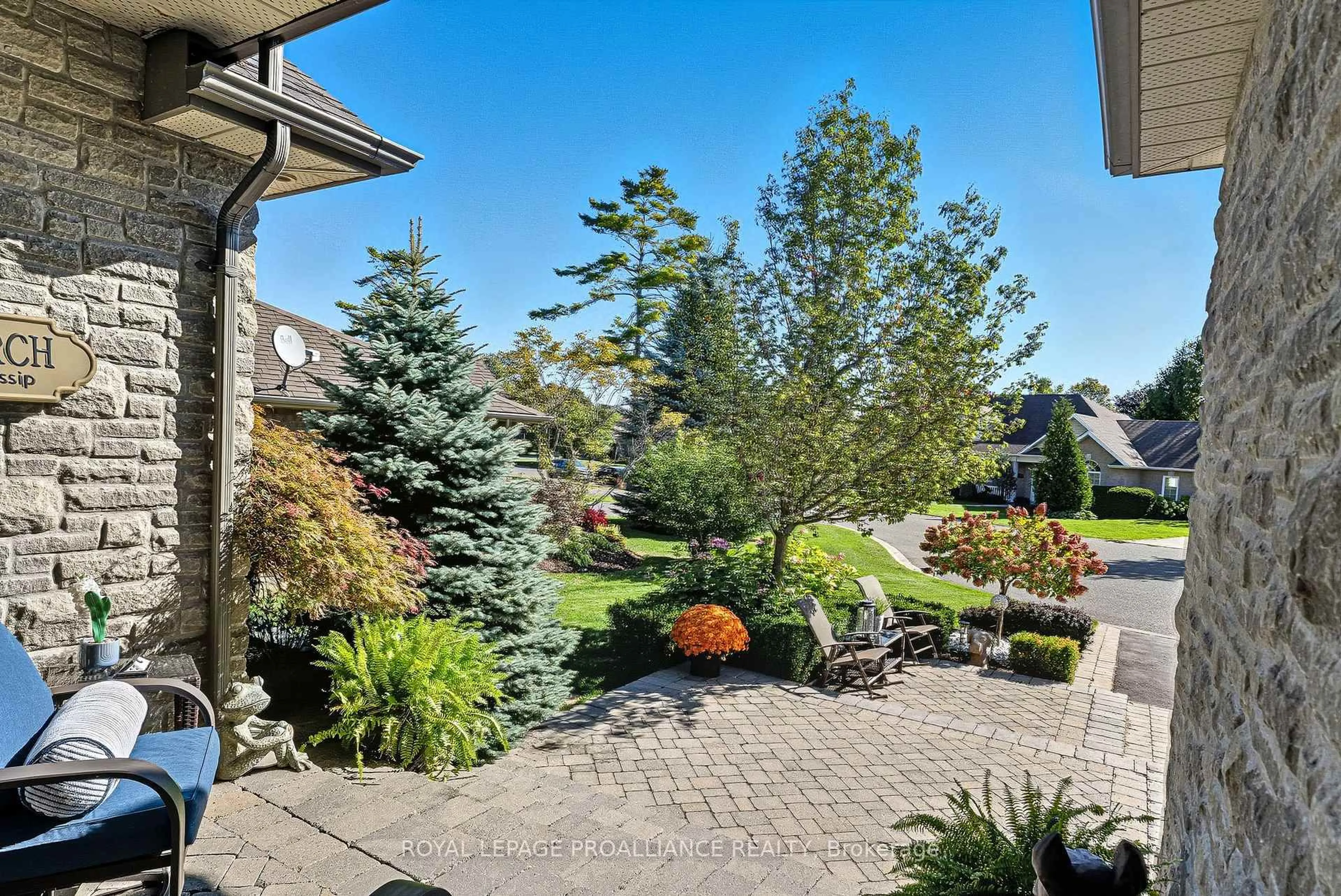 Patio, street for 6 Birch Crt, Brighton Ontario K0K 1H0