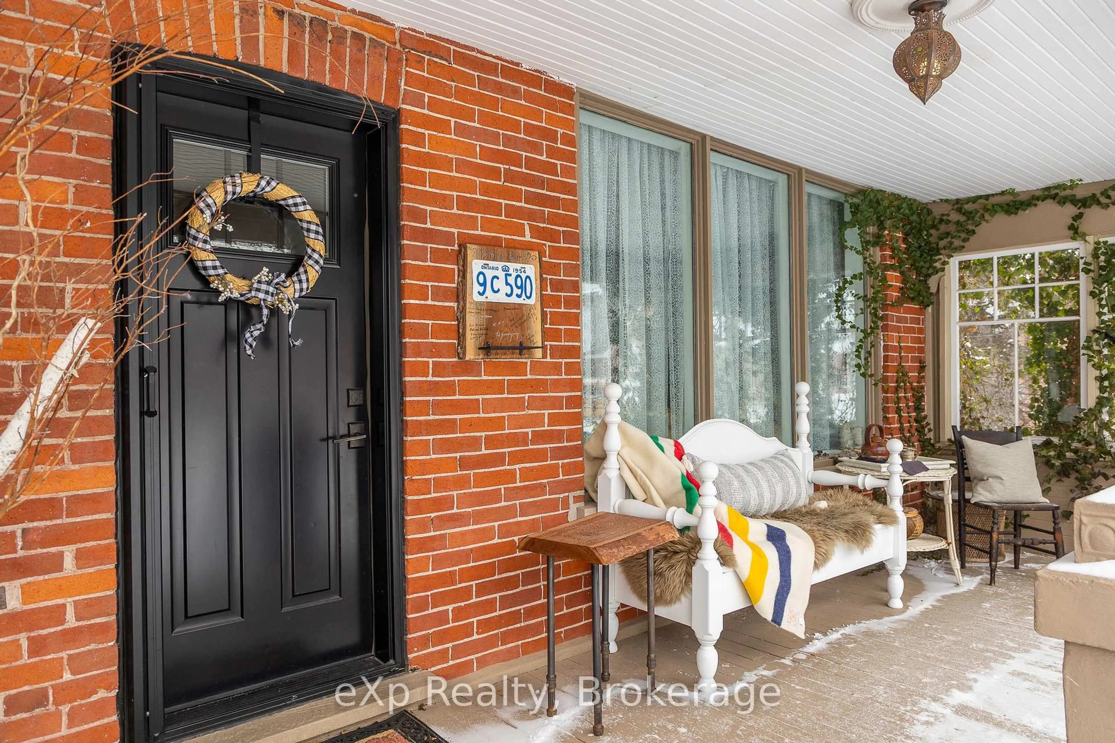 Indoor entryway for 88 Nelson St, Meaford Ontario N4L 1V1