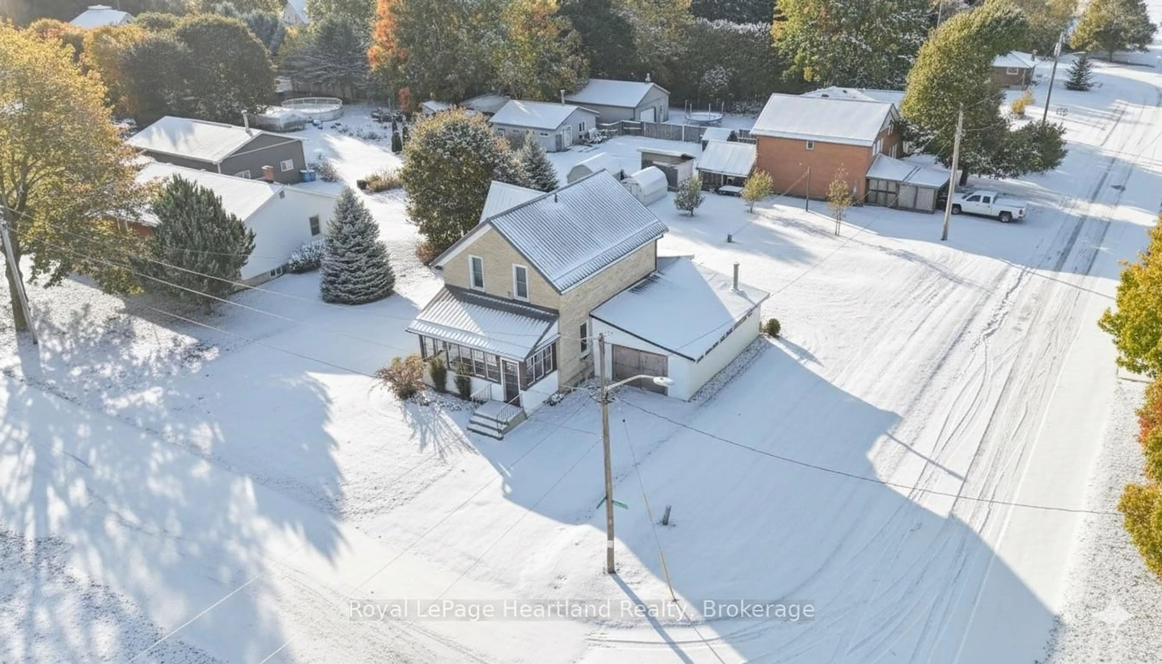 A pic from outside/outdoor area/front of a property/back of a property/a pic from drone, street for 15 QUEEN St, Minto Ontario N0G 1M0