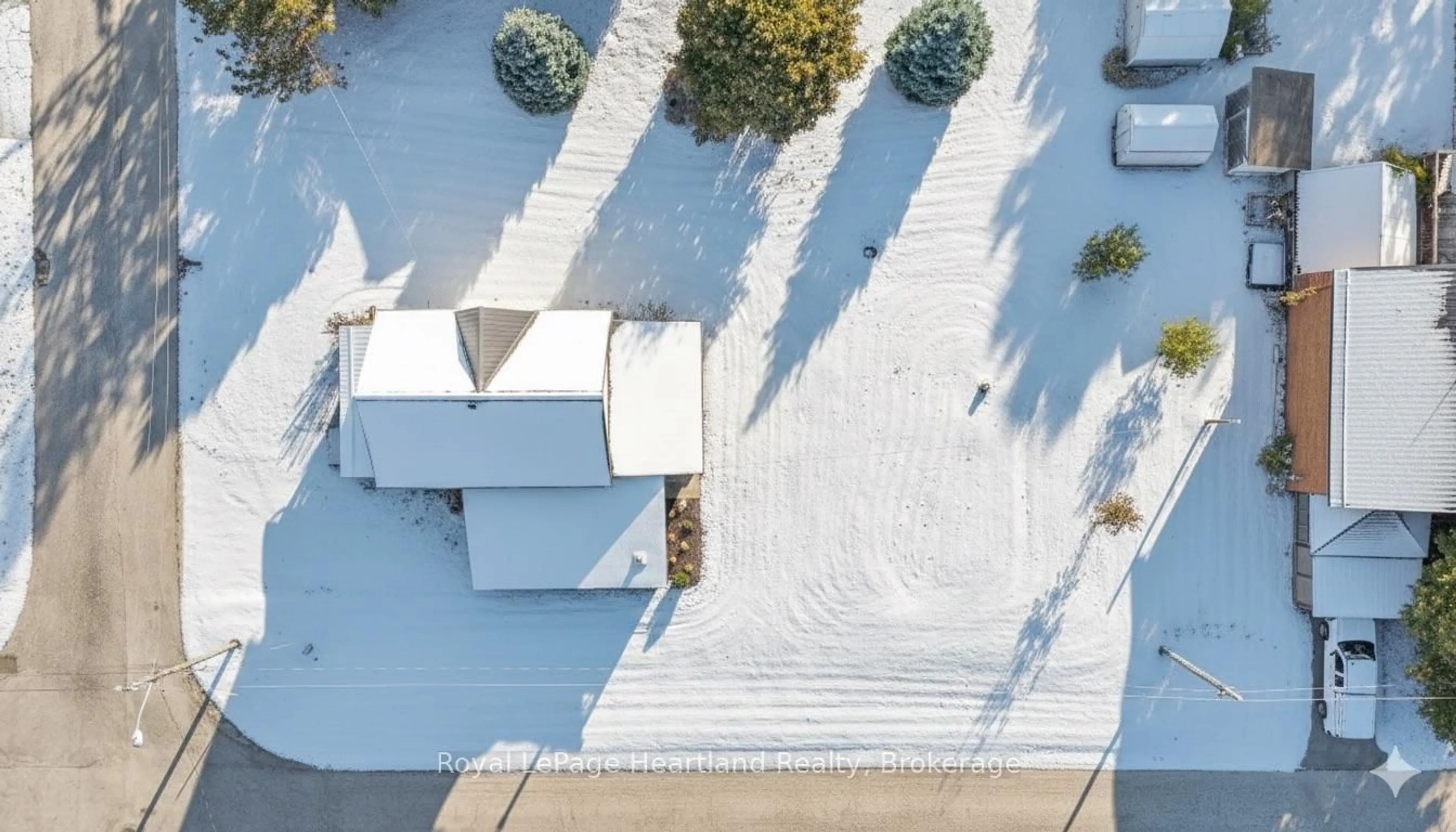 A pic from outside/outdoor area/front of a property/back of a property/a pic from drone, street for 15 QUEEN St, Minto Ontario N0G 1M0
