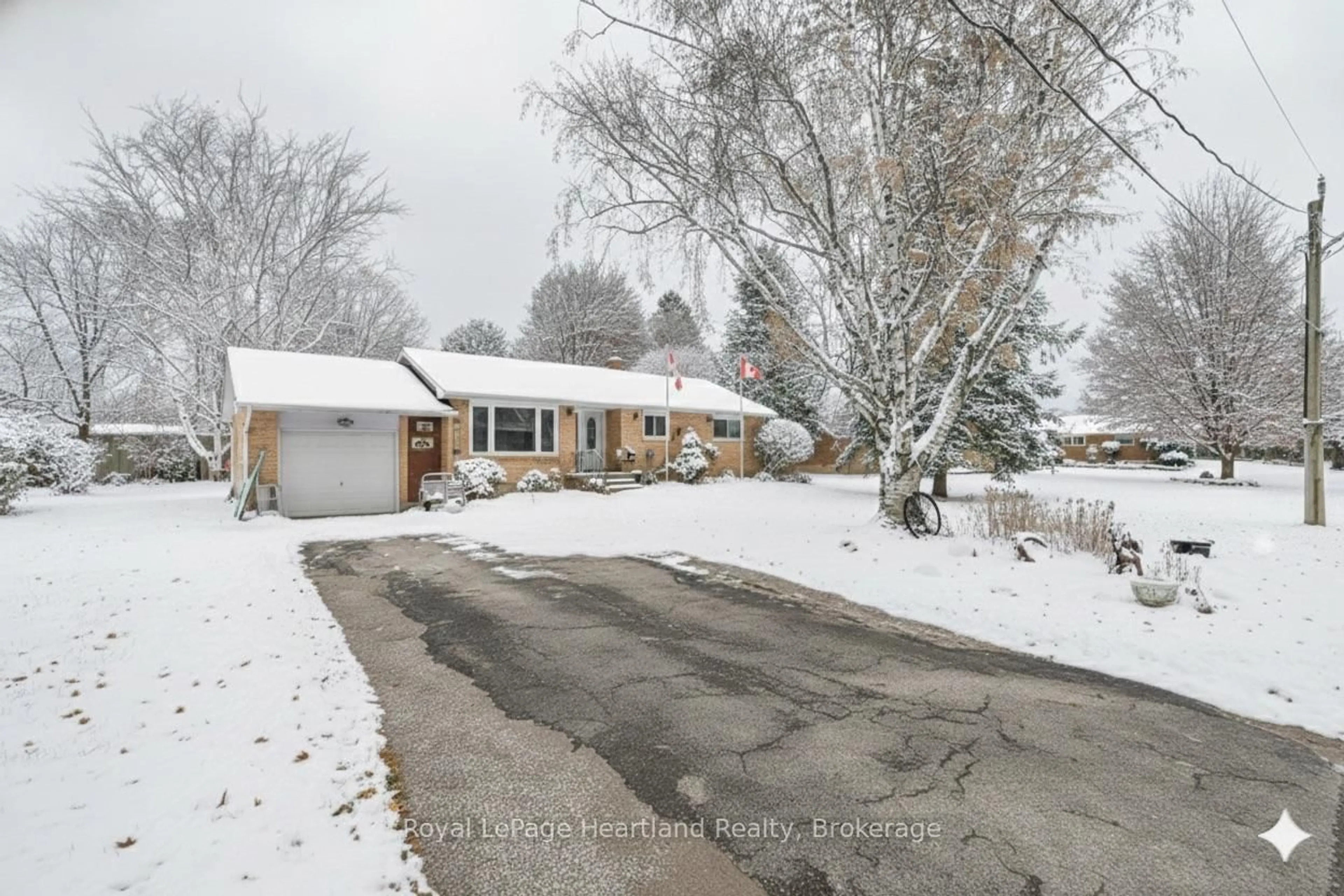 A pic from outside/outdoor area/front of a property/back of a property/a pic from drone, street for 292 Wellington St, North Huron Ontario N0M 1H0