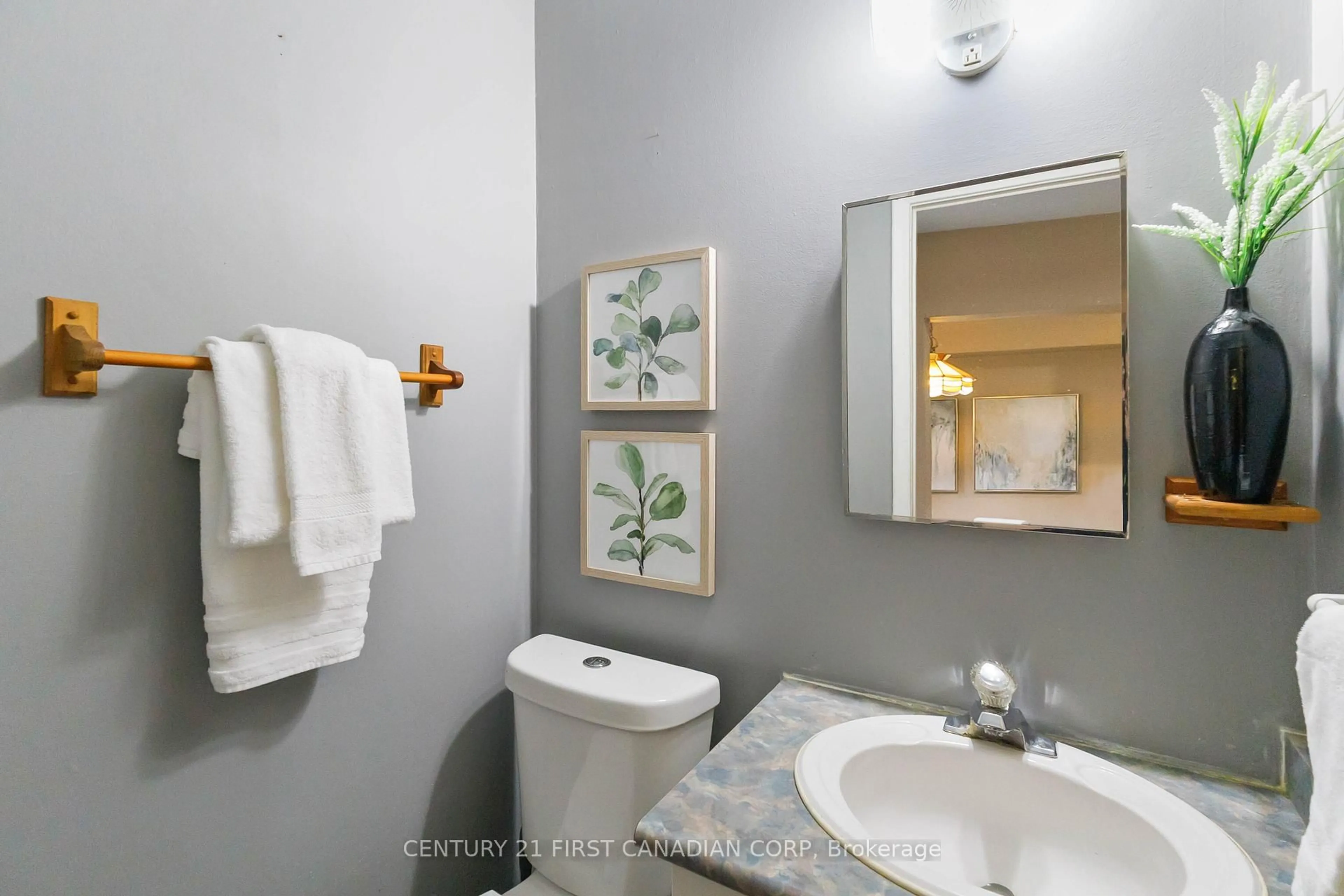 Standard bathroom, ceramic/tile floor for 165 Boullee St, London East Ontario N5Y 1T9